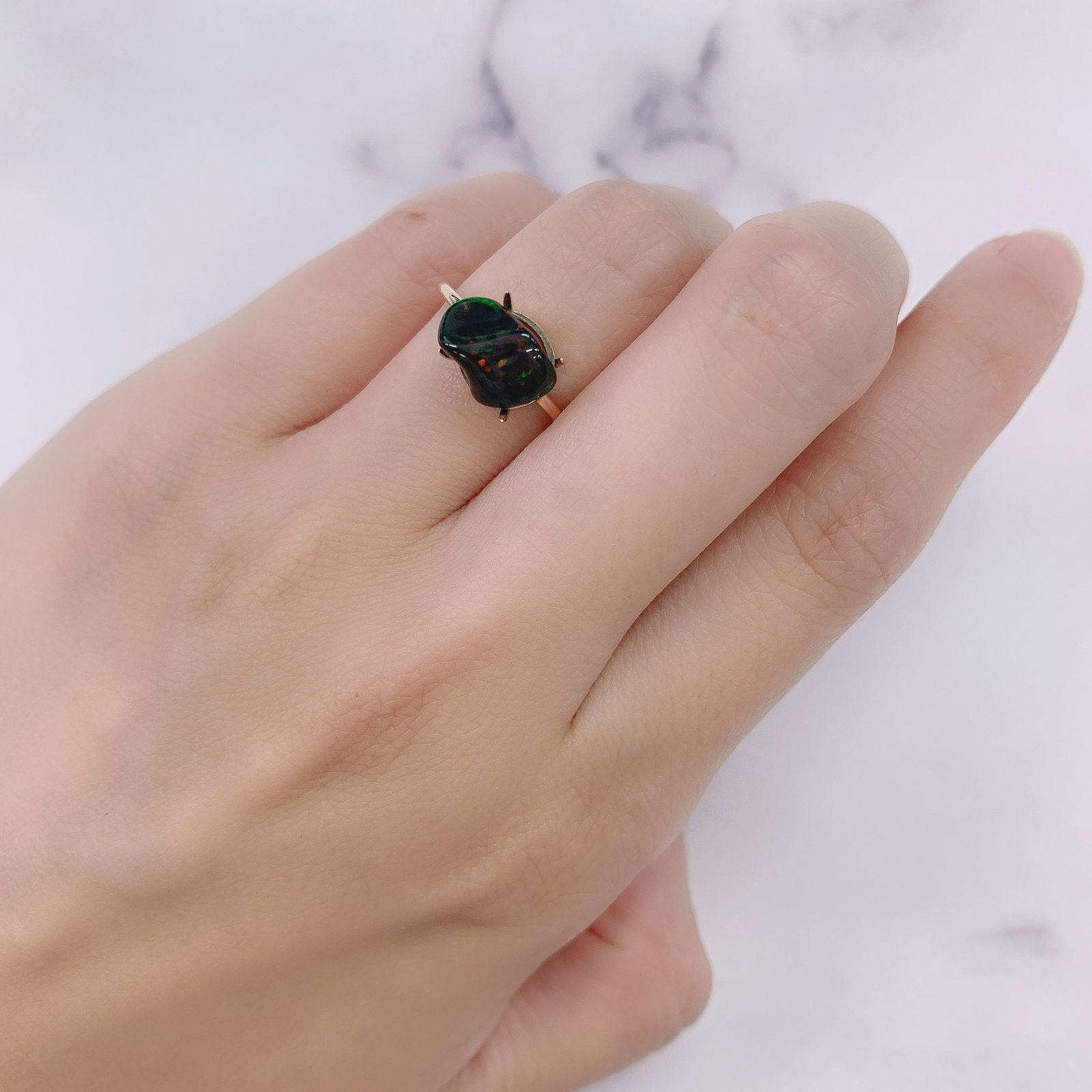 ◇バロック型◇ブラックオパール(宝石名オパール/加熱処理) エチオピア産 1.36ct 識別済[210913249]9.2×6.3mm前後