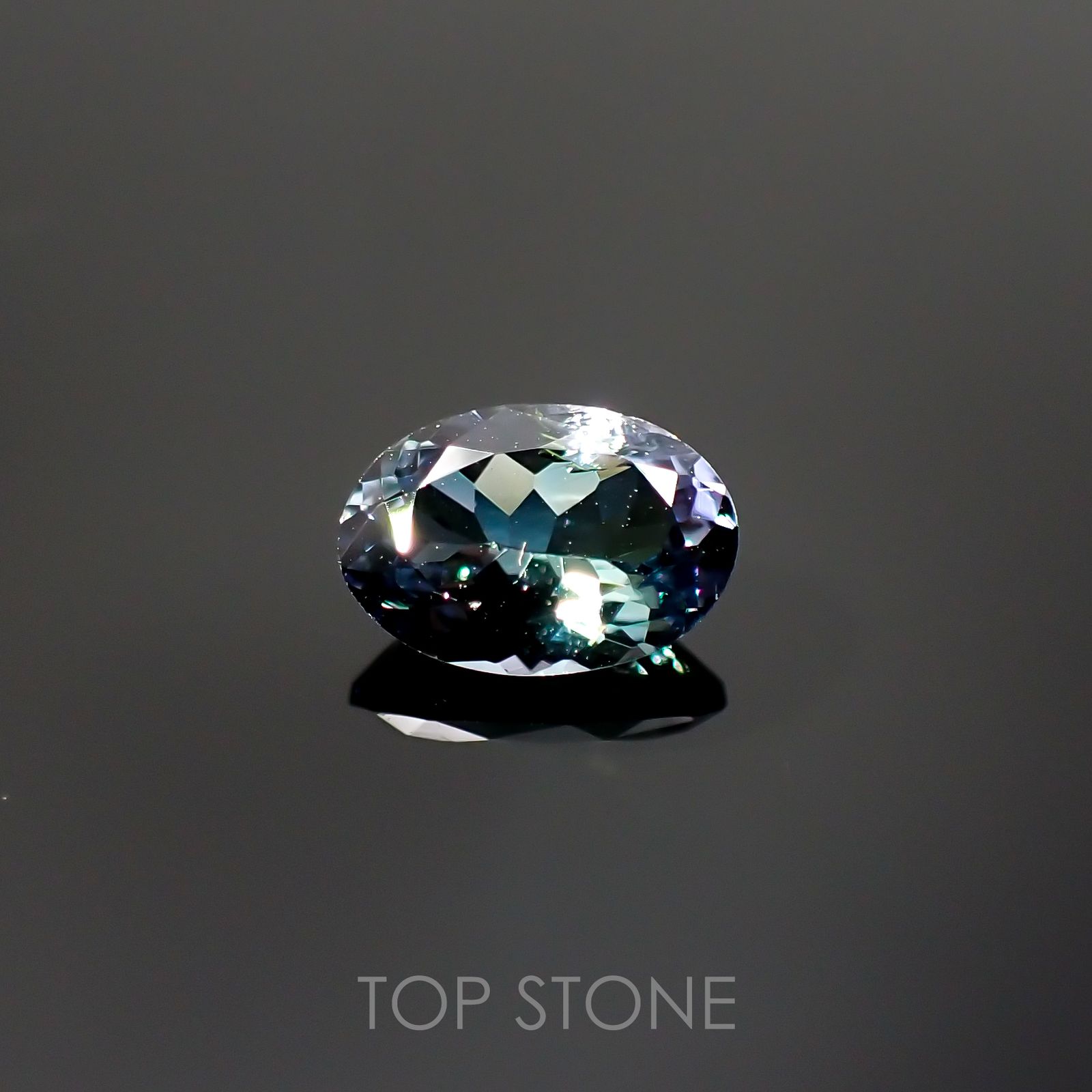 バイカラータンザナイト(ゾイサイト) タンザニア産 ルース 0.76ct[210812649]7.1×5mm前後