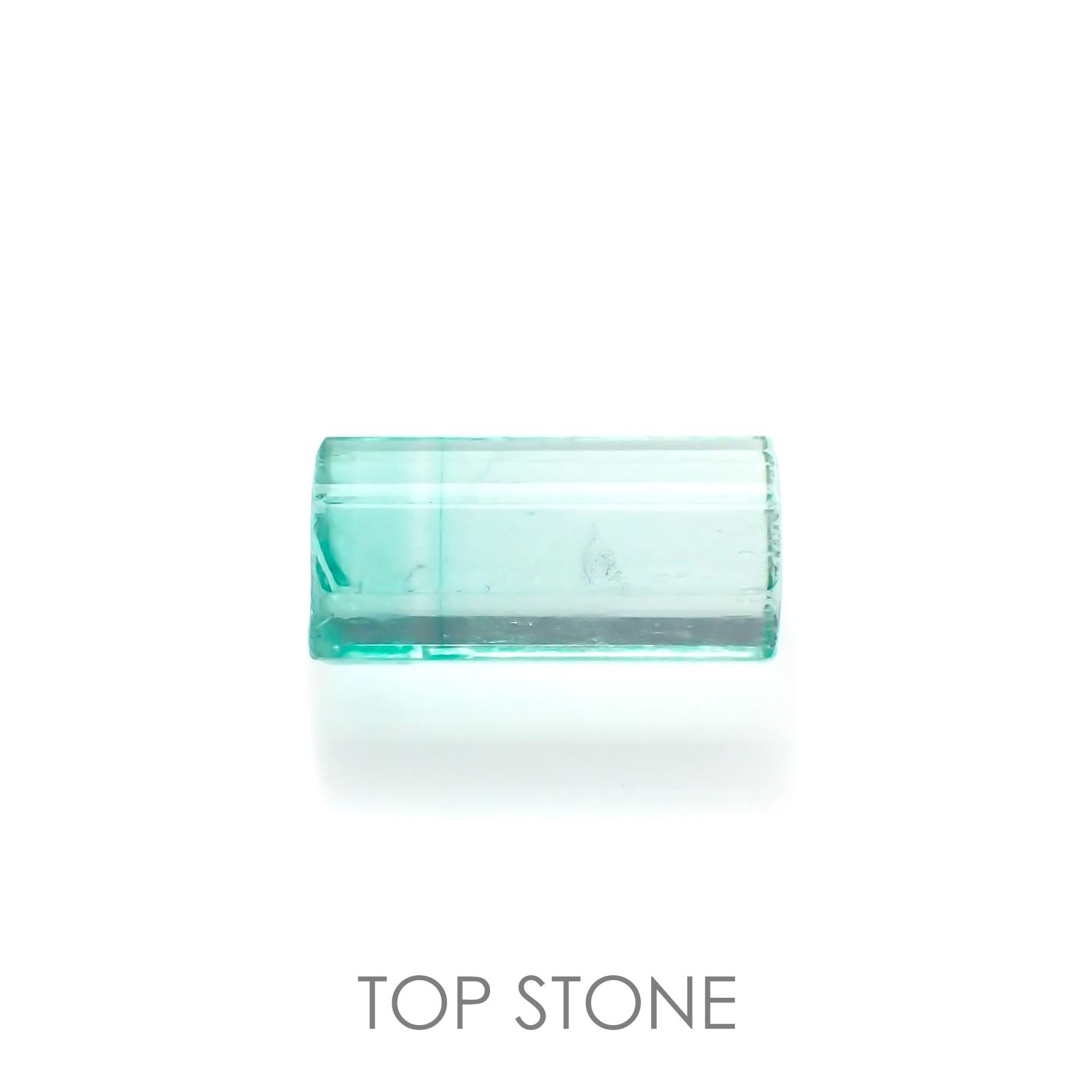 エメラルド(宝石名エメラルド ヘッド・ベリル) コロンビア産 原石・結晶 2.564ct ソ付(彩珠)[20062735]9.9×5.4mm前後