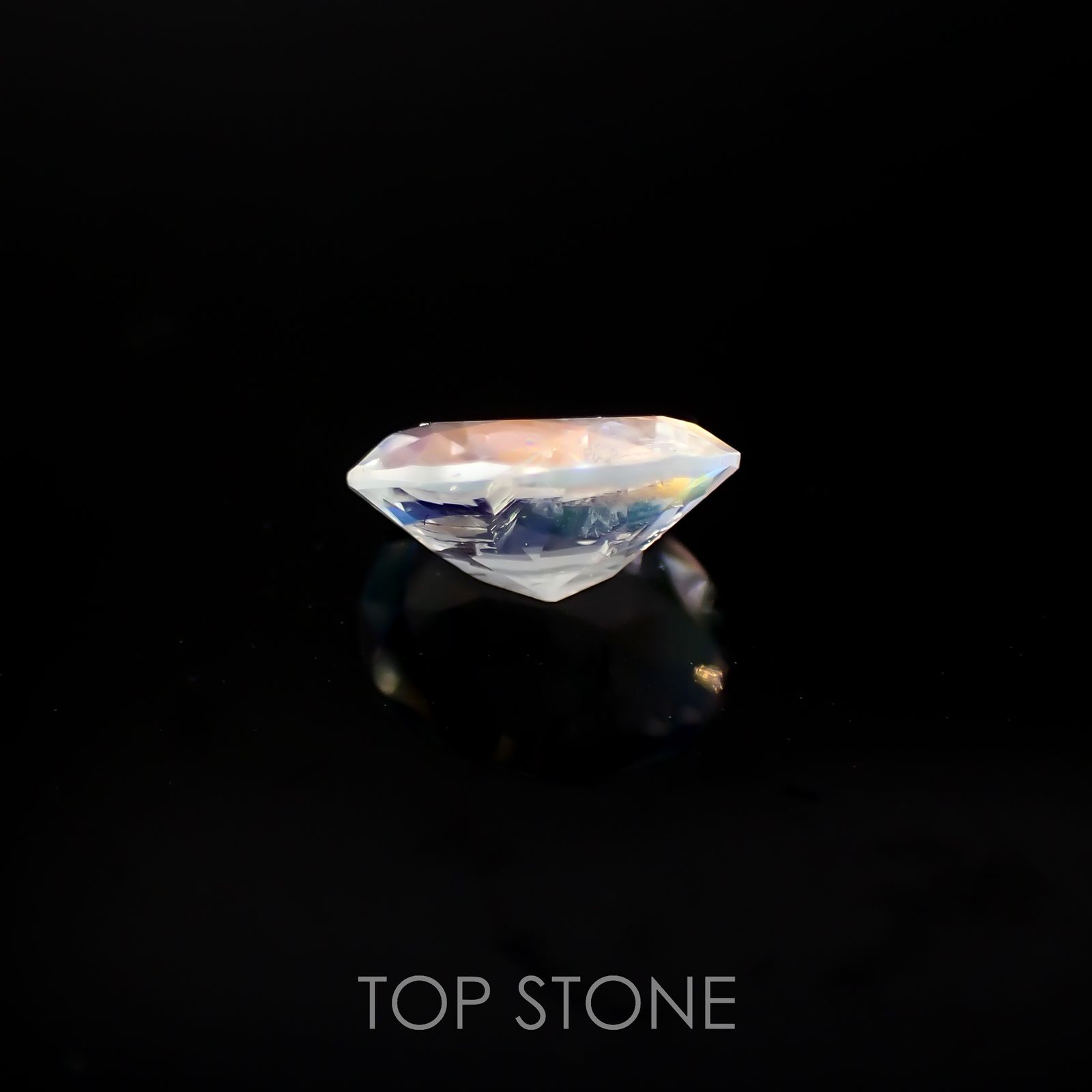 レインボームーンストーン(宝石名ラブラドライト)タンザニア産 0.72ct 識別済[220817477]7.2x5.6mm前後