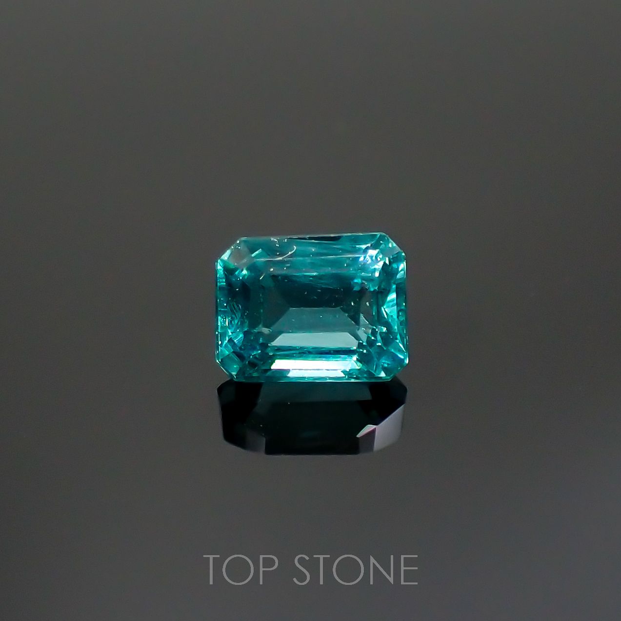 ブルーグリーンアパタイト(宝石名アパタイト)マダガスカル産 0.58ct 識別済[220616659]5.2x4mm前後