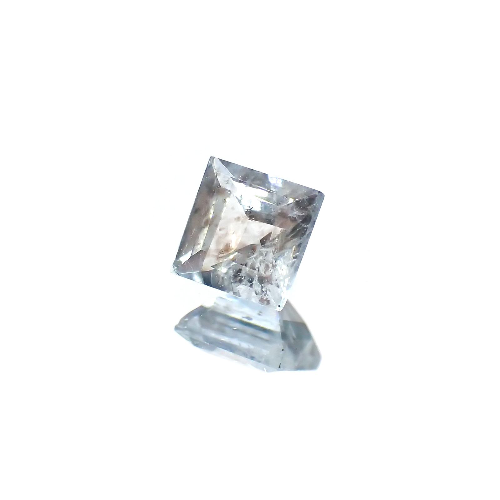 アベンチュリンアクアマリン ナイジェリア産 0.70ct / 5.1x5mm前後 [260114457]