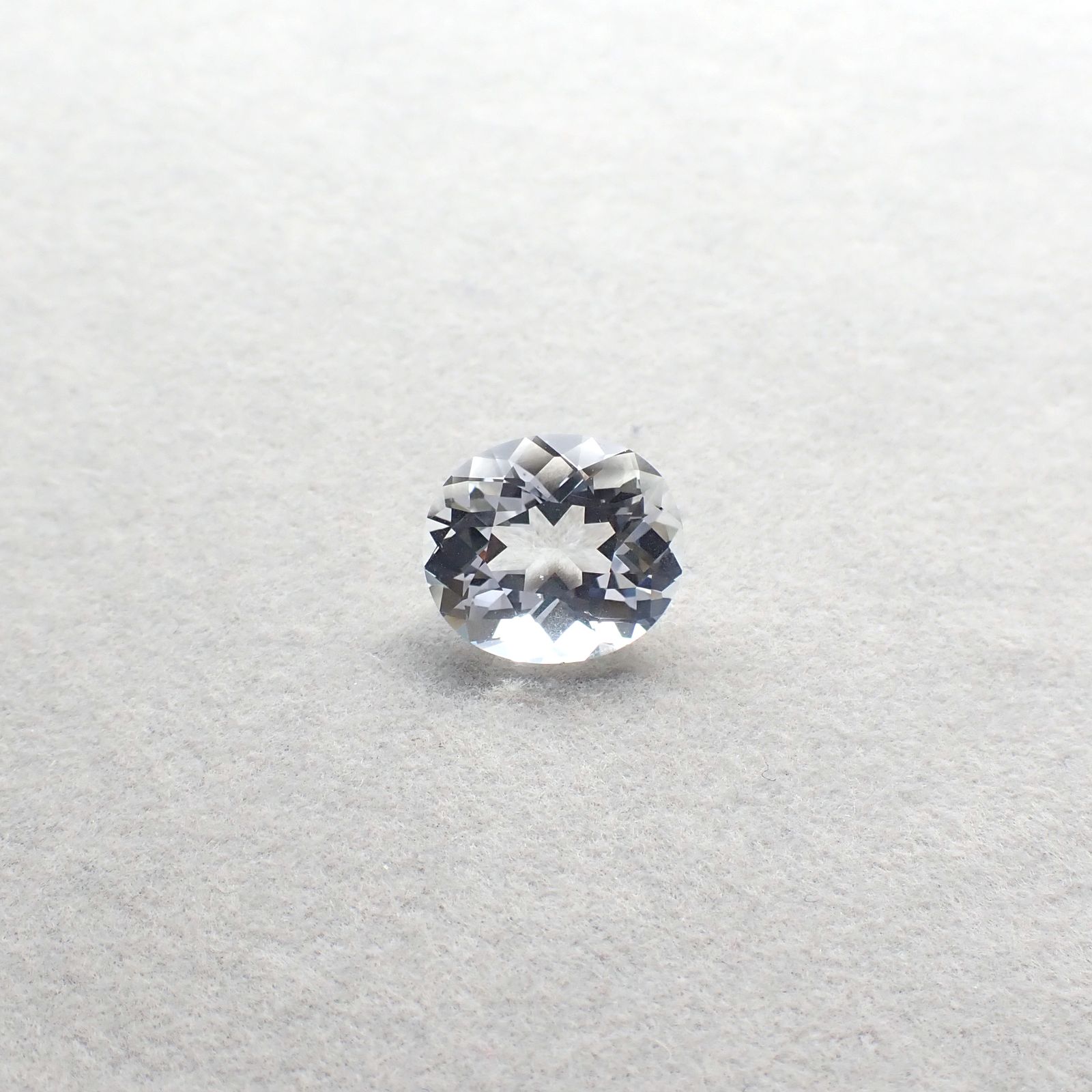 オーソクレース(宝石名ホワイト・オーソクレース)マダガスカル産 6.849ct ソ付(彩珠)[250530413]13.8x12.1mm前後
