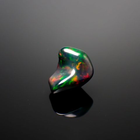 ◇バロック型◇ブラックオパール(宝石名オパール/加熱処理) エチオピア産 1.36ct 識別済[210913250]9.1×7.3mm前後