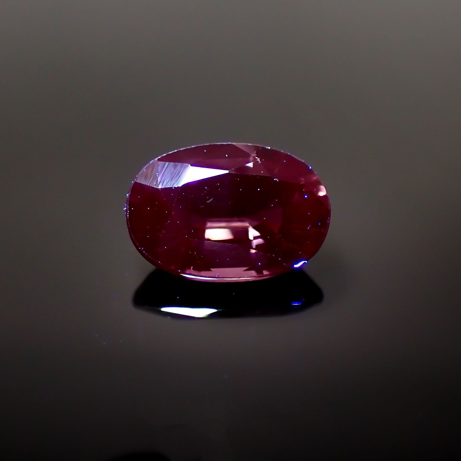 パープルスピネル(宝石名スピネル)ビルマ産 1.96ct 識別済[231124301]9.1x6.4mm前後