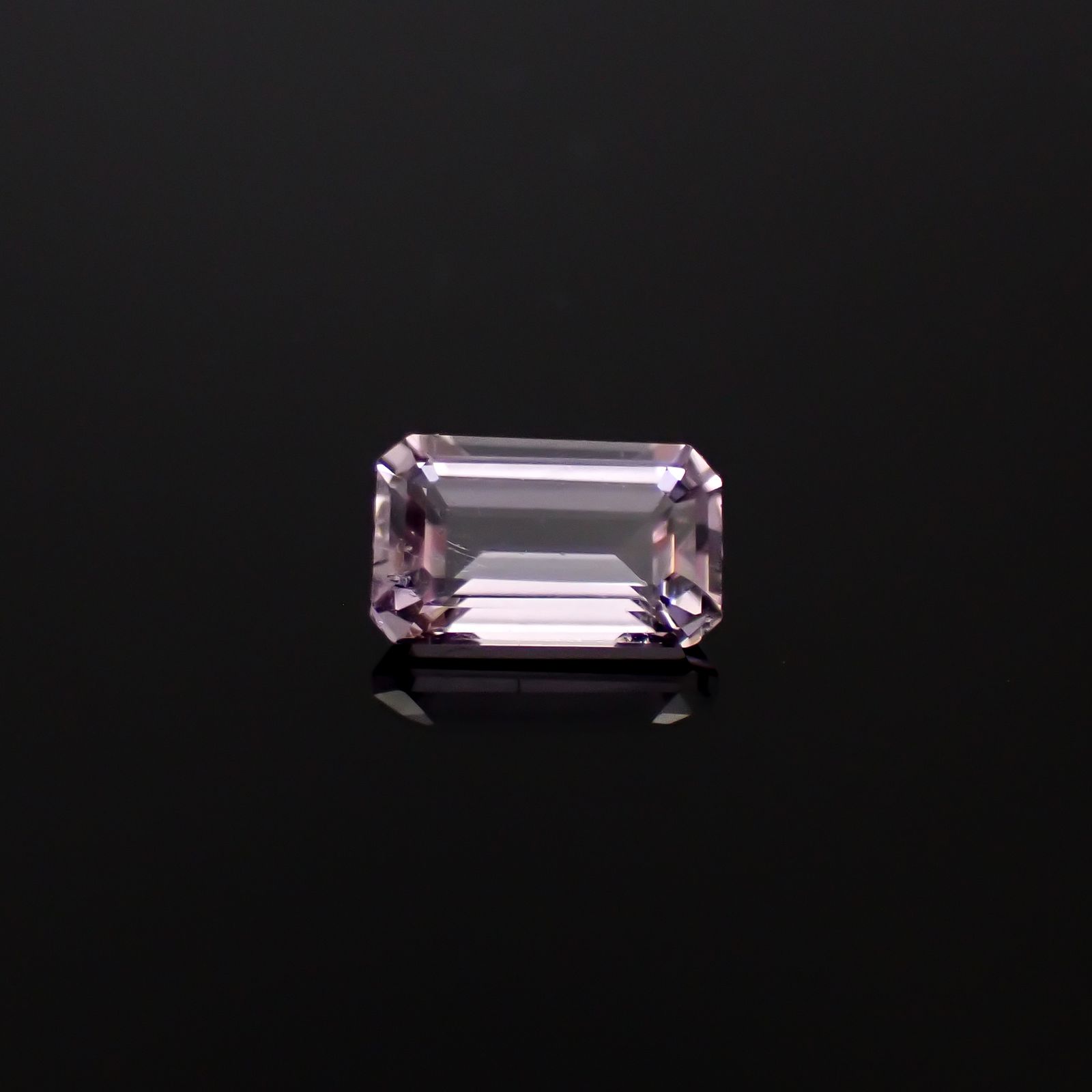 マリアライト フルオレッセンス(宝石名スキャポライト)スリランカ産 1.06ct 識別済[250330045]8x4.8mm前後