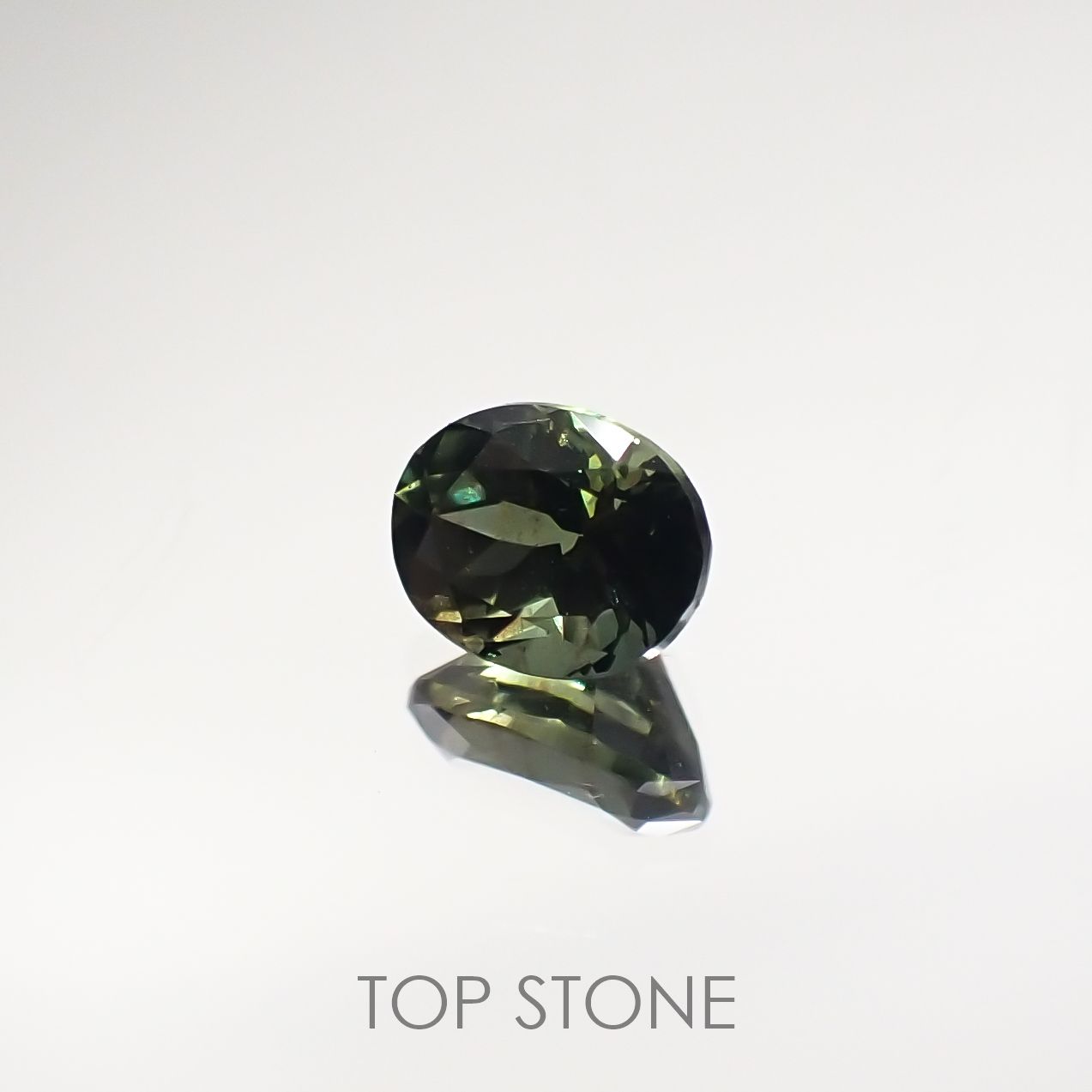 ゴールドシーンサファイア非加熱(宝石名シーン・サファイア) ケニア産 0.54ct 識別済[210712071]5×4mm前後