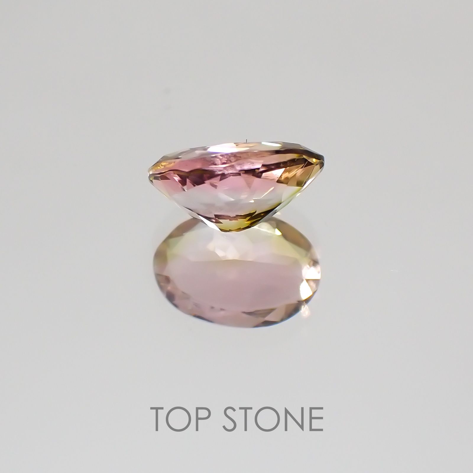 バイカラートルマリン ブラジル産 ルース 0.68ct[20128998]6.9×4.6mm前後