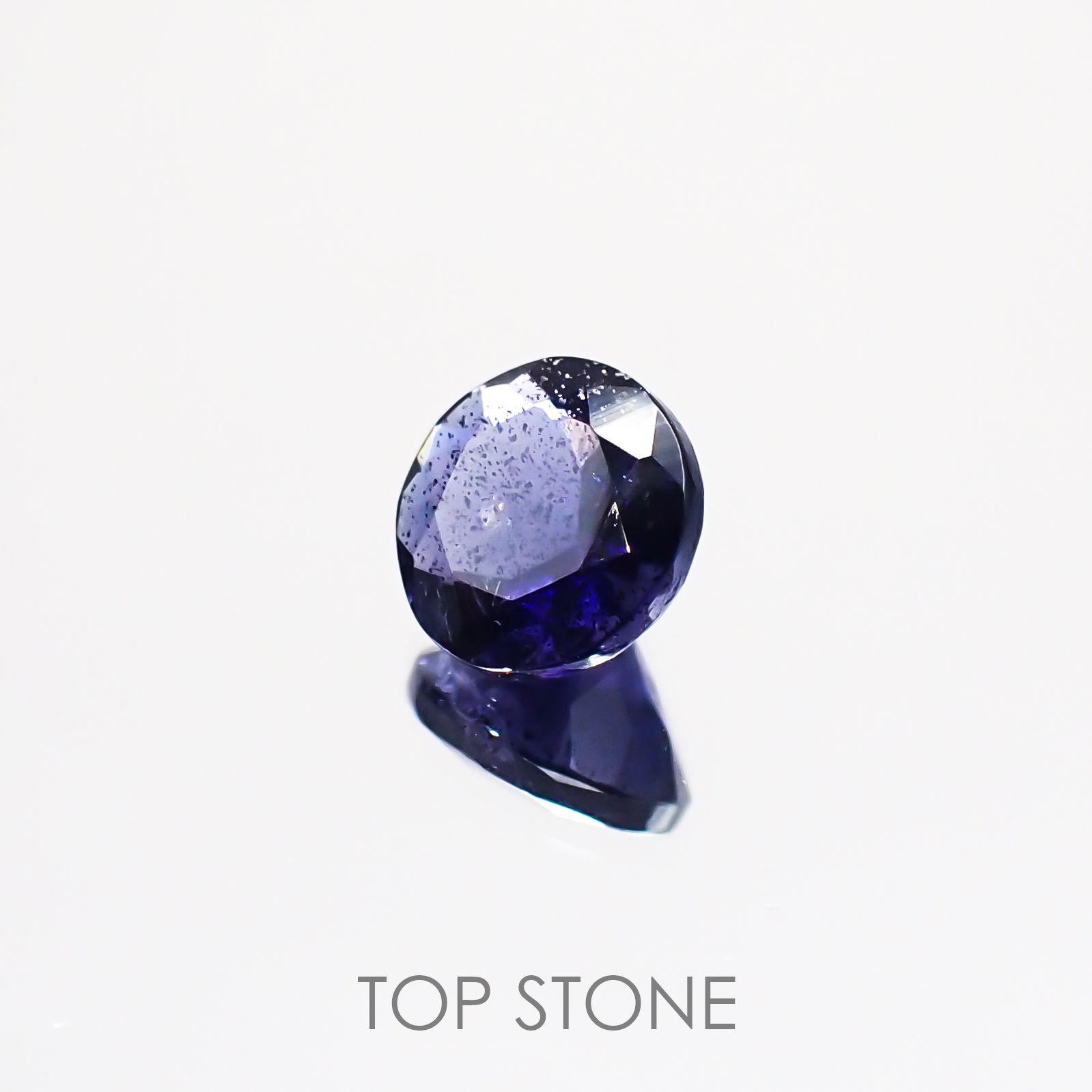 アイオライトサンストーン インド・ブラジル産 ルース 0.77ct[210611089]6.1×6mm前後