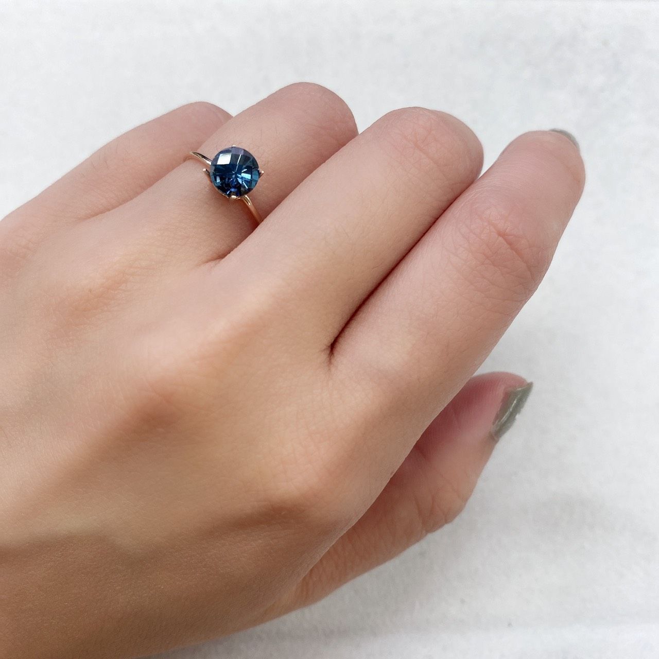 ◇チェッカーコンケーブカット◇ロンドンブルートパーズ ブラジル産 ルース 1.27ct[210913044]6.6×6.6mm前後