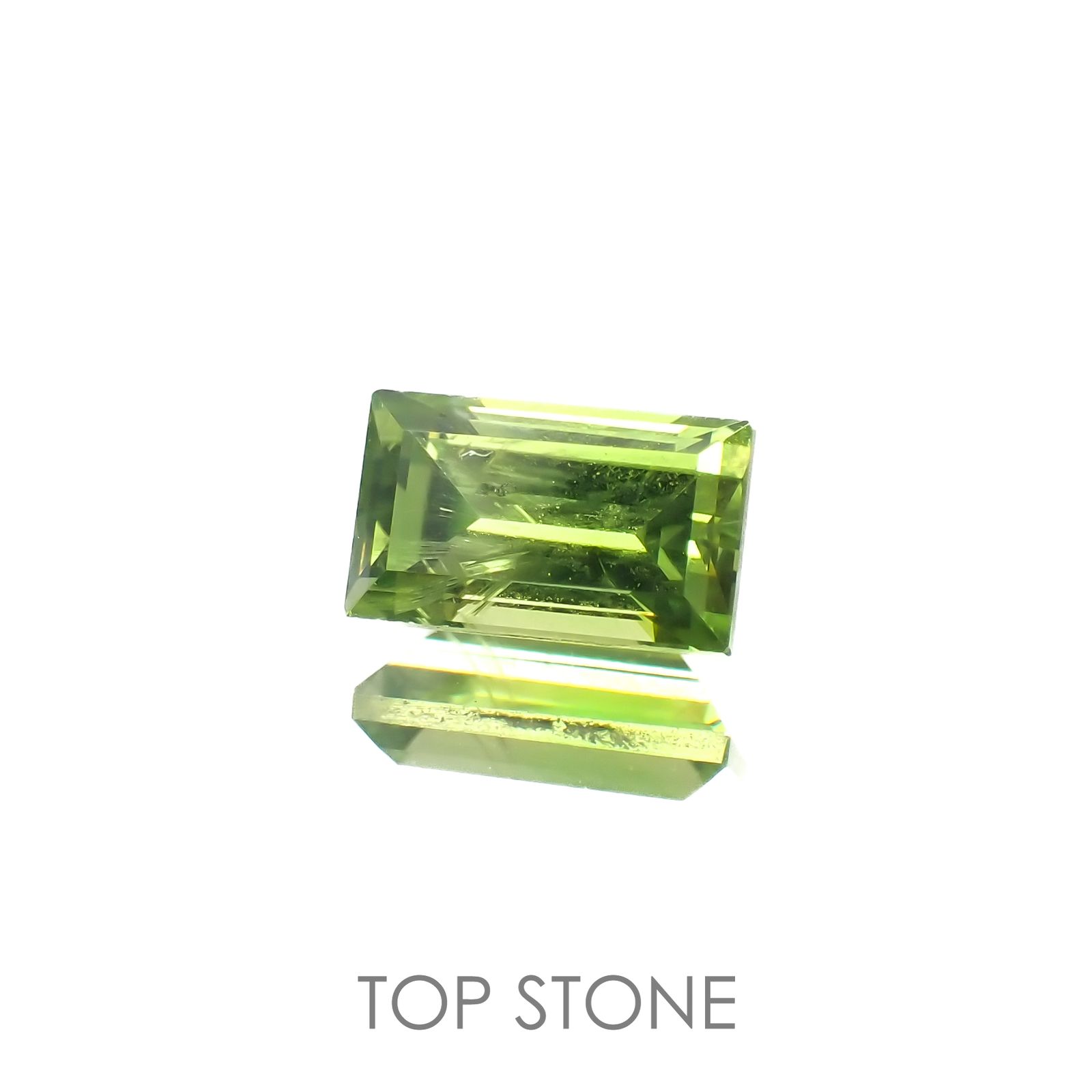 デマントイドガーネット ロシア産 0.50ct[221018870]5.4x3.2mm前後