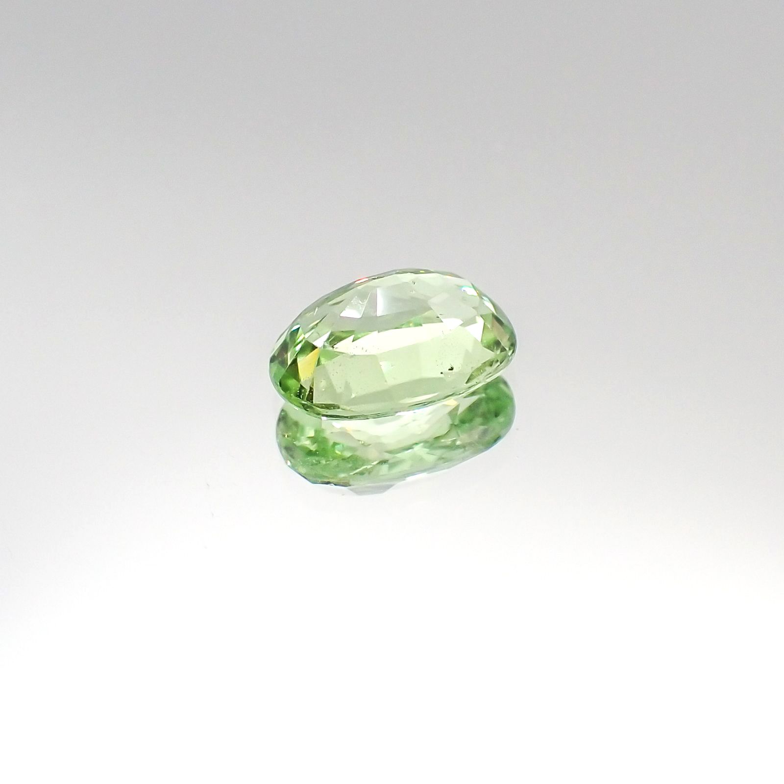 ミントガーネット(宝石名グリーン グロッシュラー・ガーネット)タンザニア・メレラニ鉱山産 1.22ct 識別済[230622486]7.8x5.6mm前後
