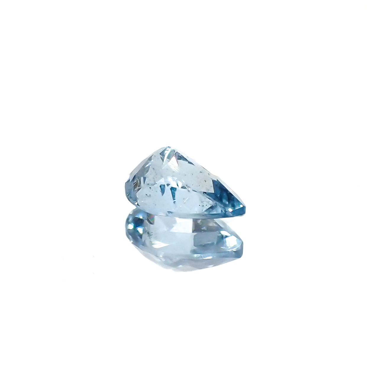 アクアマリン サンタマリアカラー マダガスカル産 0.60ct[240326961]6.9x4.9mm前後