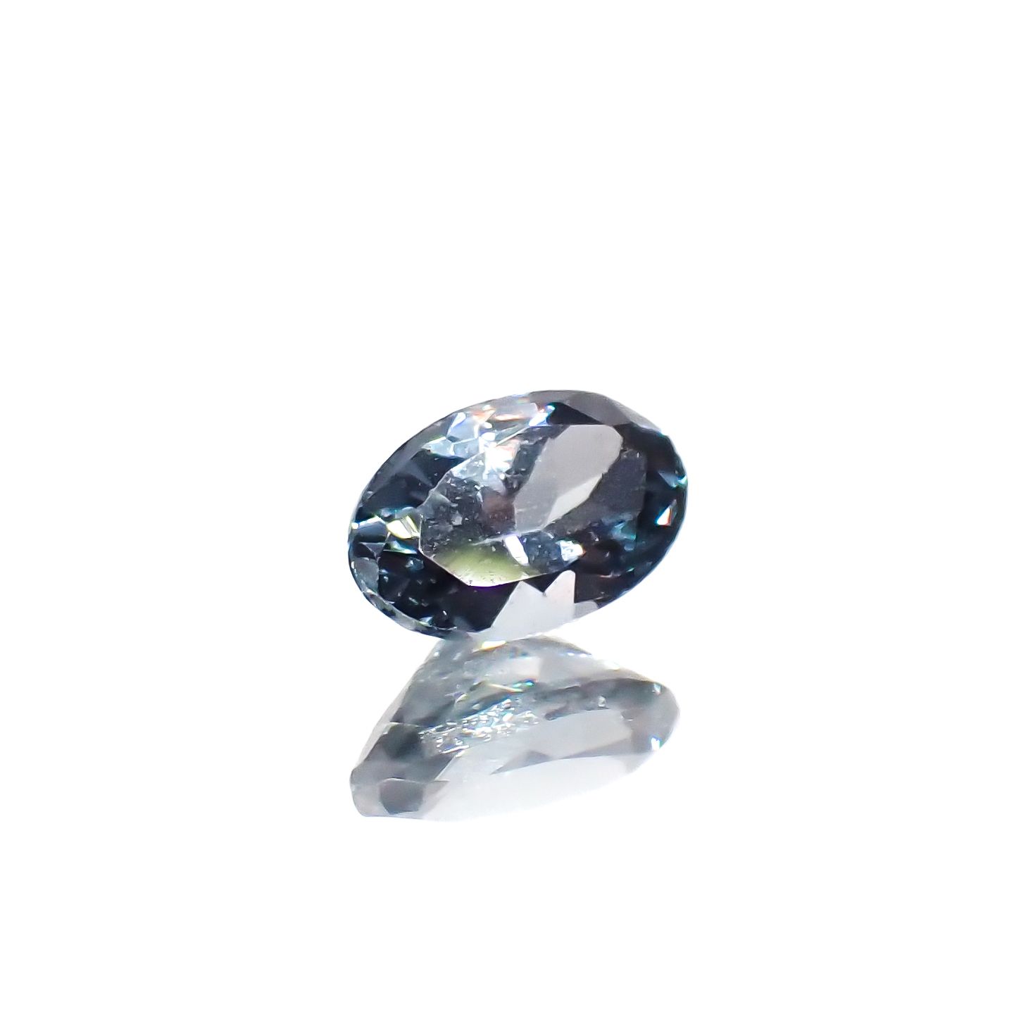 ベキリーブルーガーネット（カラーチェンジガーネット アレキタイプ） マダガスカル・ベキリー産 0.30ct[230923544]4.9x3.1mm前後