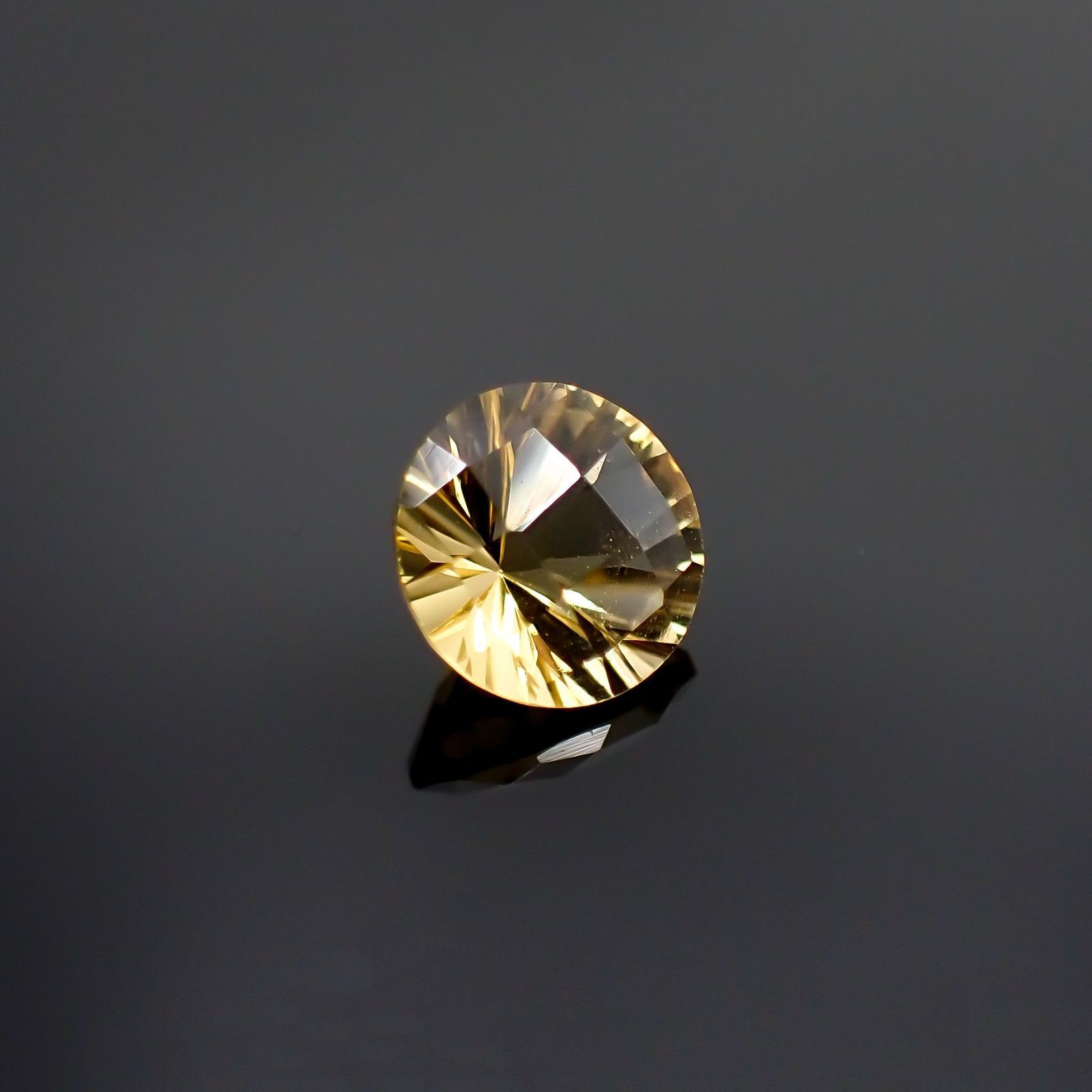 ◇チェッカーコンケーブカット◇シトリン(宝石名シトリン) ブラジル産 識別済 1.14ct / 7.1×7.1mm前後 [251013027]