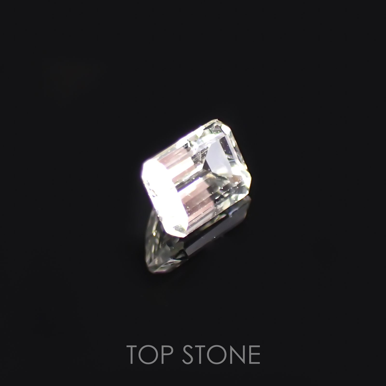 リューコガーネット(宝石名ホワイト グロッシュラー・ガーネット) ビルマ産 0.26ct 識別済[210510775]3.9×2.9mm前後
