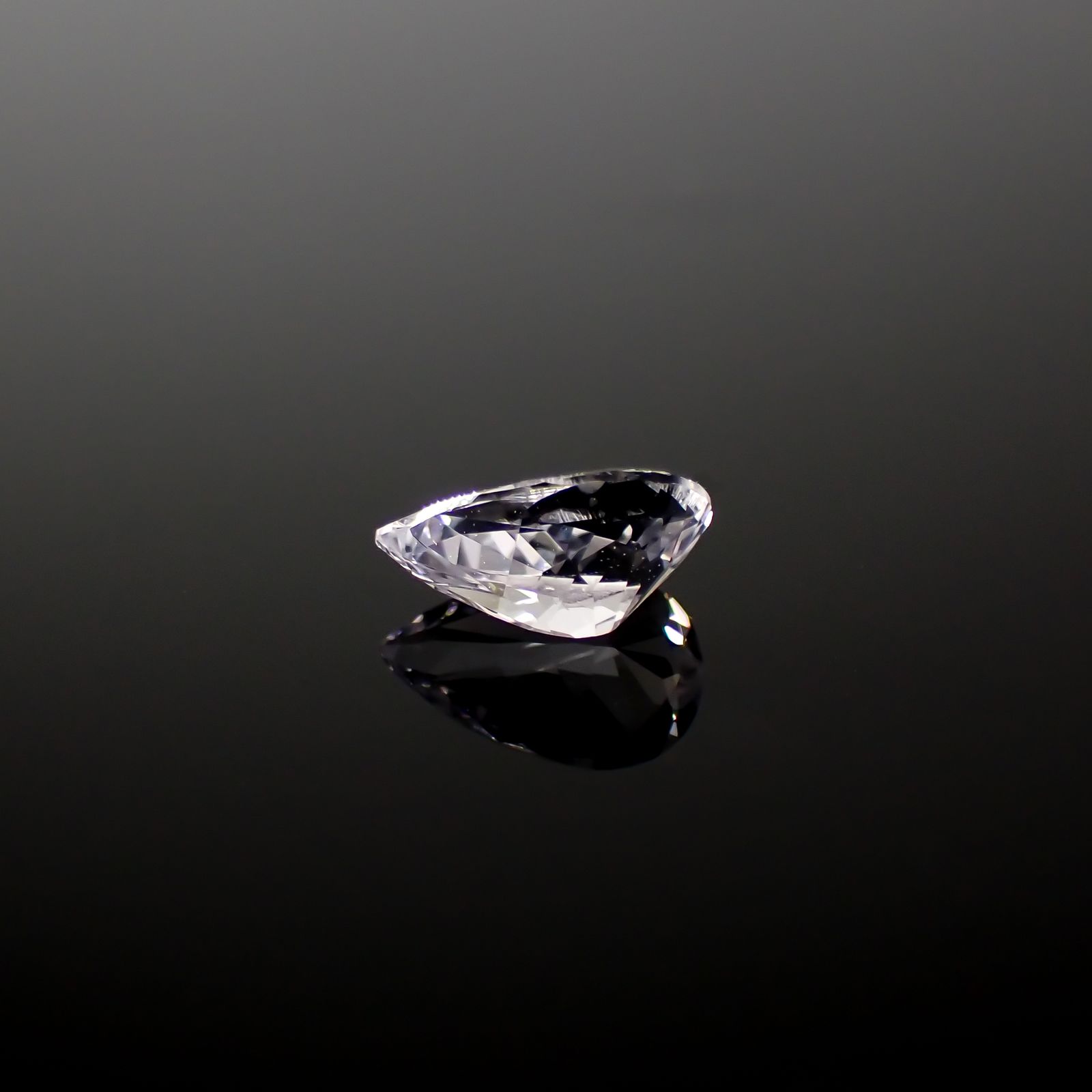 アイスラベンダーサファイア(宝石名サファイア)スリランカ/マダガスカル産 0.80ct 識別済[240226287]7.4x4.4mm前後