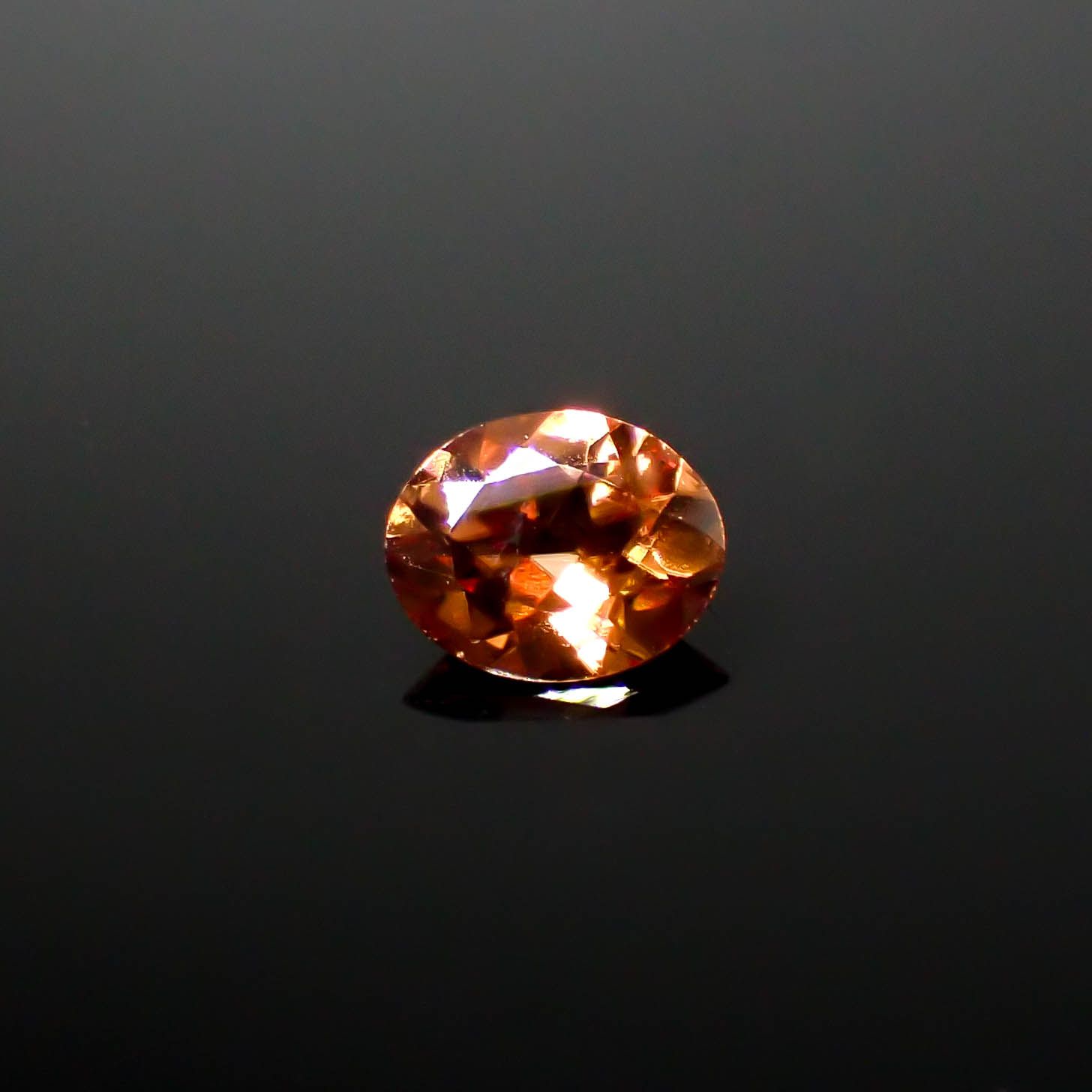 オレンジジルコン スリランカ/カンボジア産 2.18ct[240728499]8.9x7.2mm前後