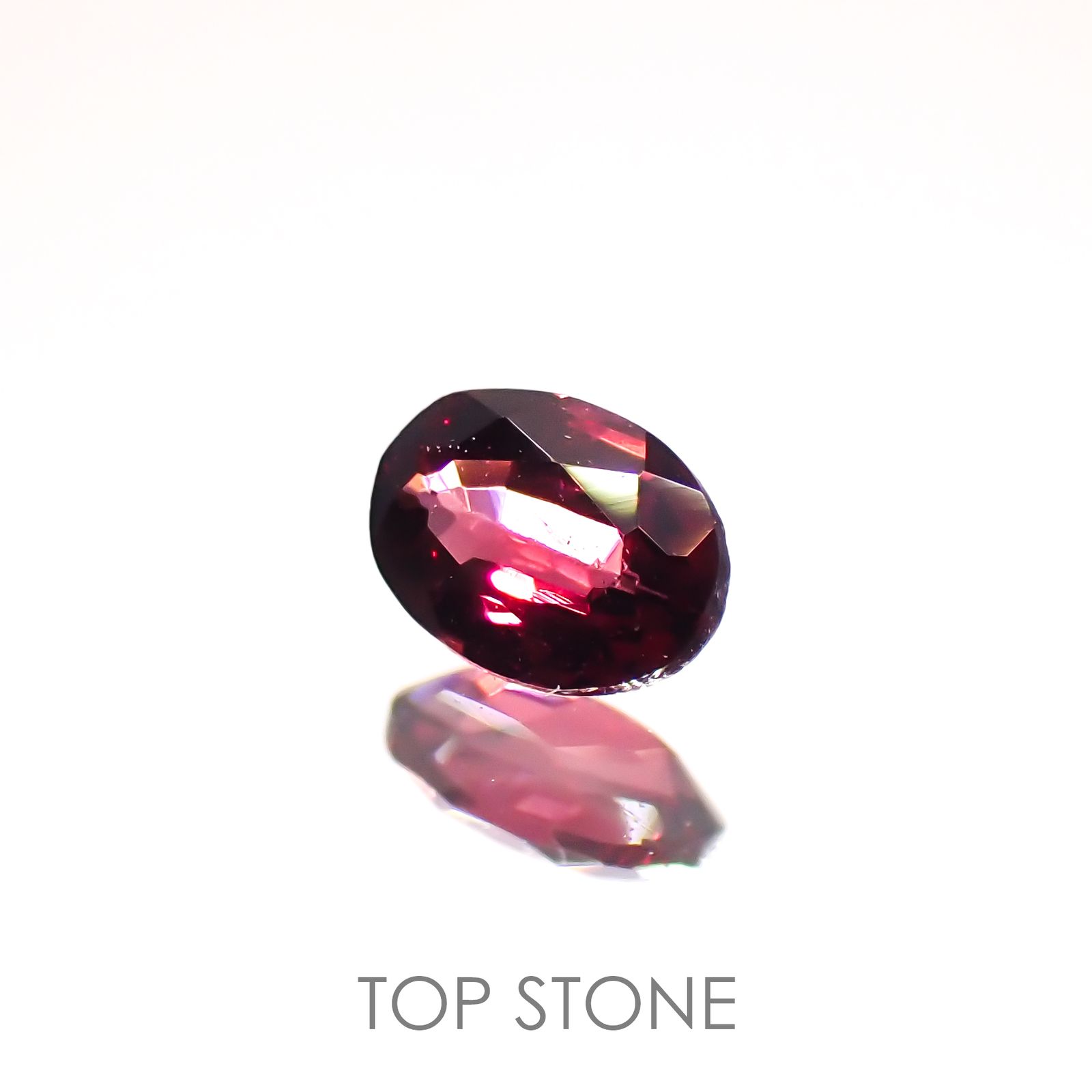 レッドスピネル(宝石名レッド・スピネル)タンザニア産 0.18ct 識別済[220114330]3.9x3mm前後