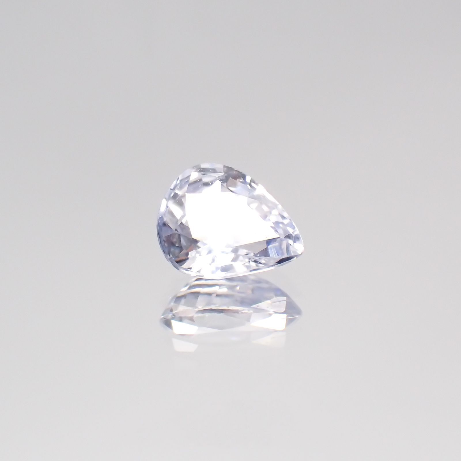 アイスブルーサファイア スリランカ・マダガスカル産 ルース 0.38ct[210611162]5.1×4mm前後