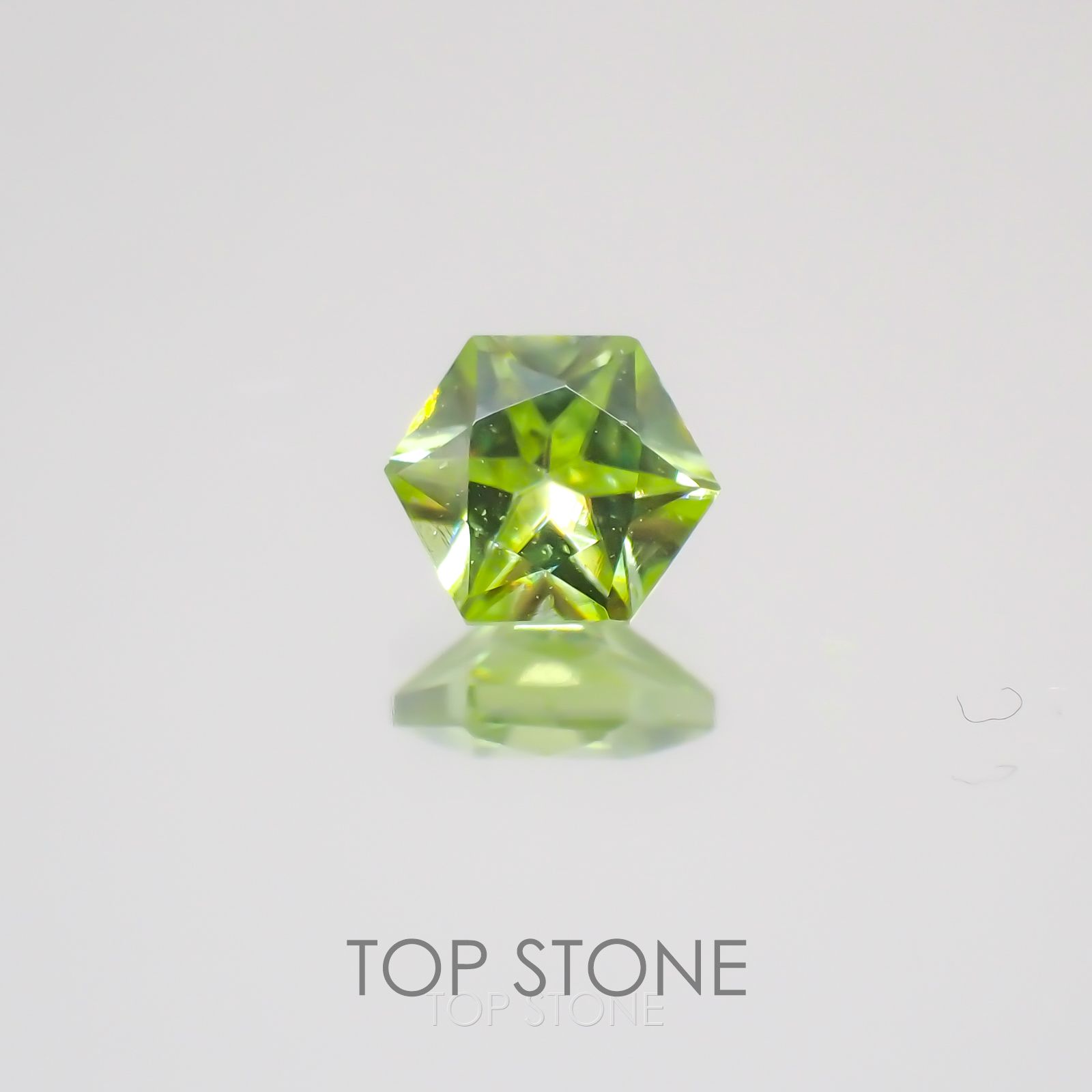 ◇ヘキサゴンカット◇スフェーン(宝石名スフェーン) マダガスカル産 0.35ct 識別済[21029417]4×4mm前後