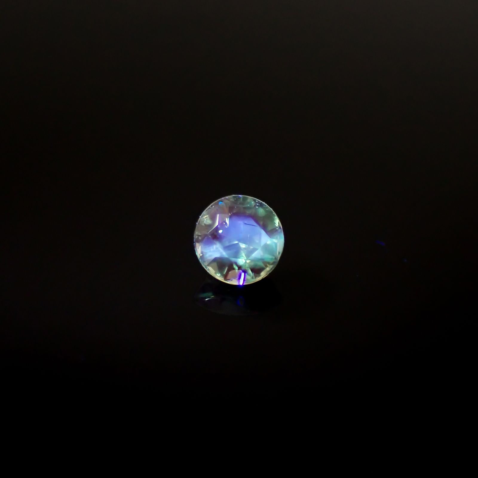 アレキサンドライトキャッツアイ ブラジル・ミナスジェライス州ヘマチタ鉱山産 0.24ct[240527433]3.6x3.6mm前後