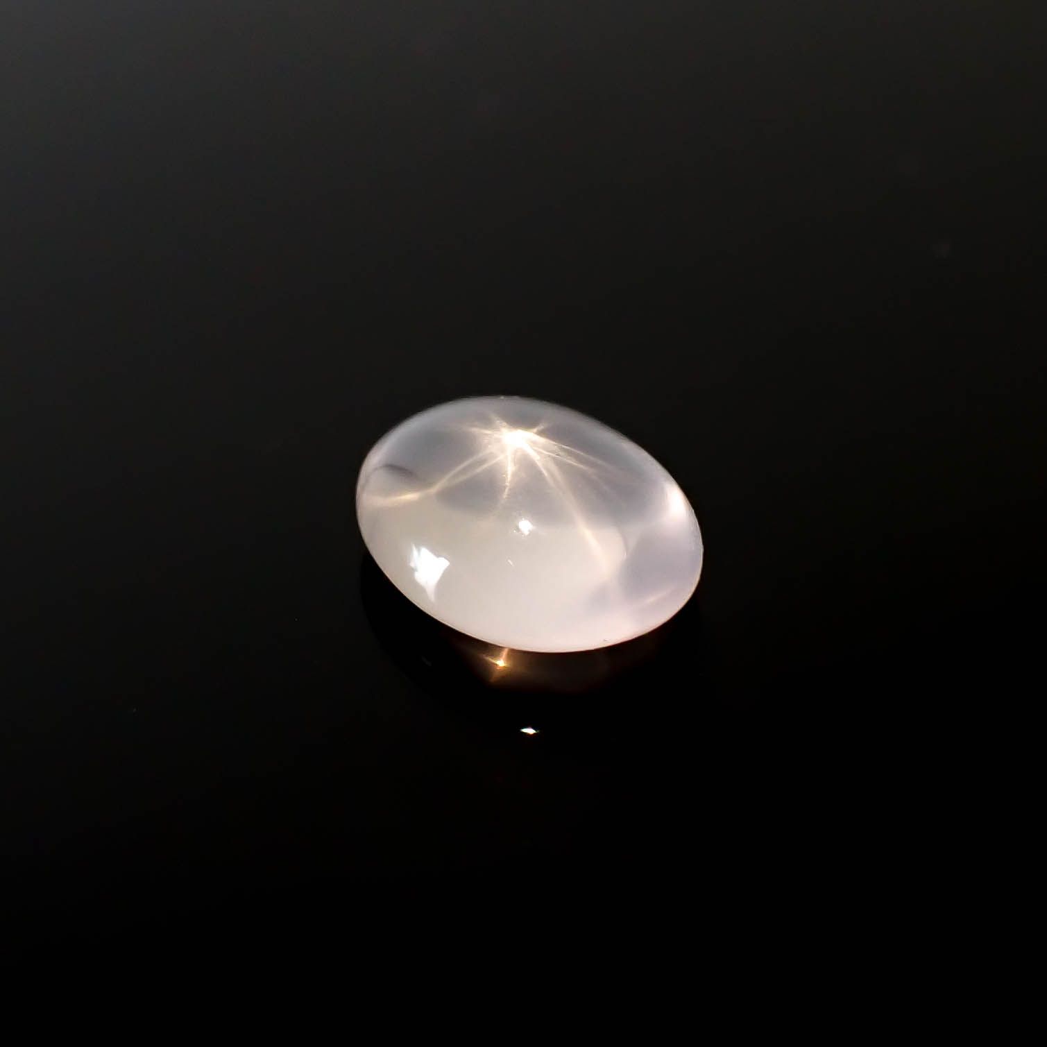 スターローズクォーツ(宝石名スター・ローズ・クォーツ)マダガスカル産 2.19ct 識別済[250330020]10.1x8.1mm前後