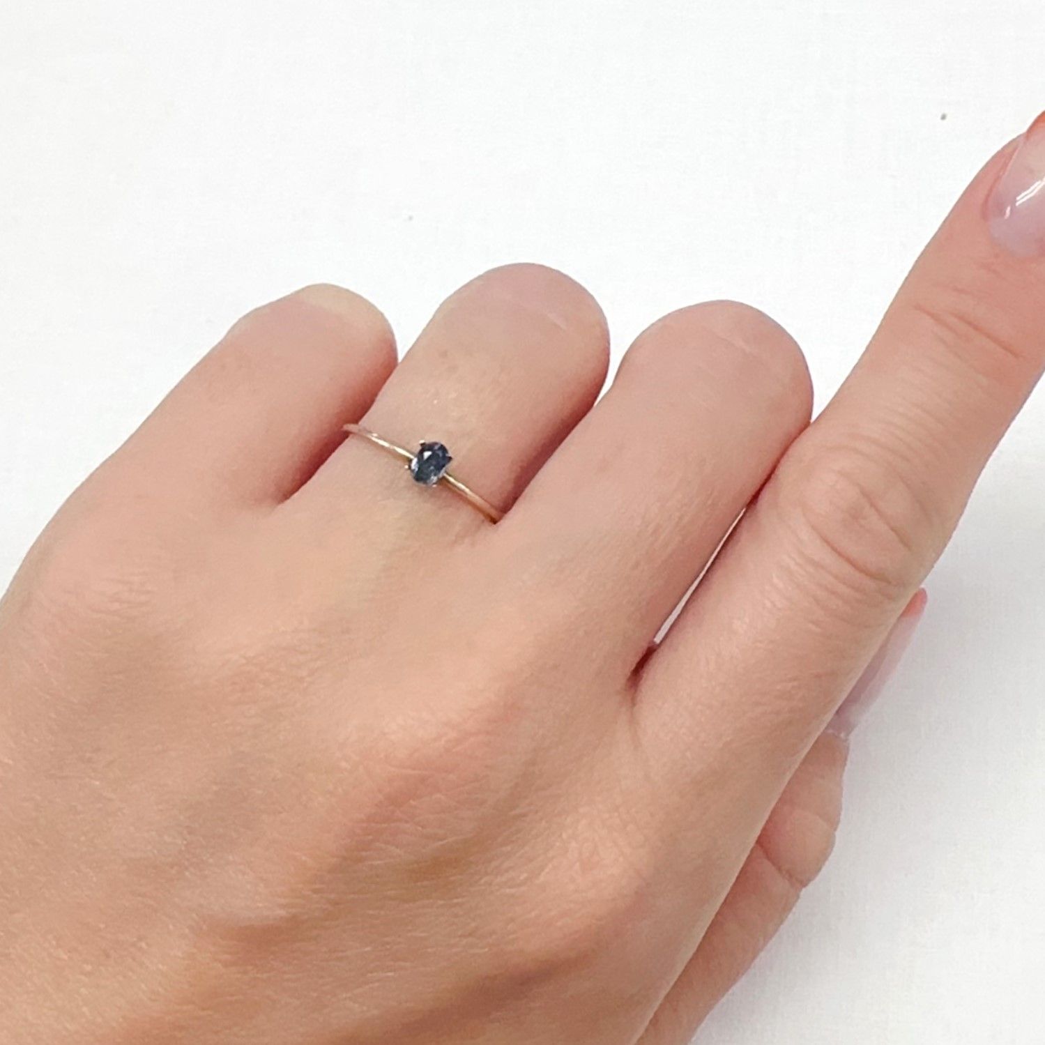 タトゥーアクアマリン ブラジル・ミナスジェライス州タトゥー鉱山産 0.20ct[240427177]4x3mm前後