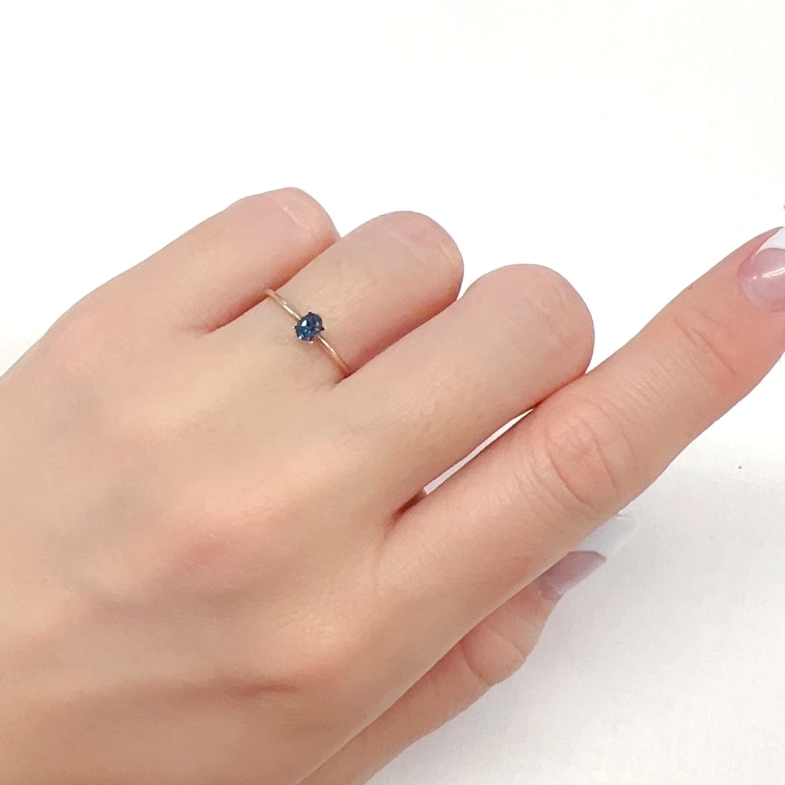 カラーチェンジガーネット アレキタイプ マダガスカル・ベキリー産 0.19ct[231224761]4x2.9mm前後
