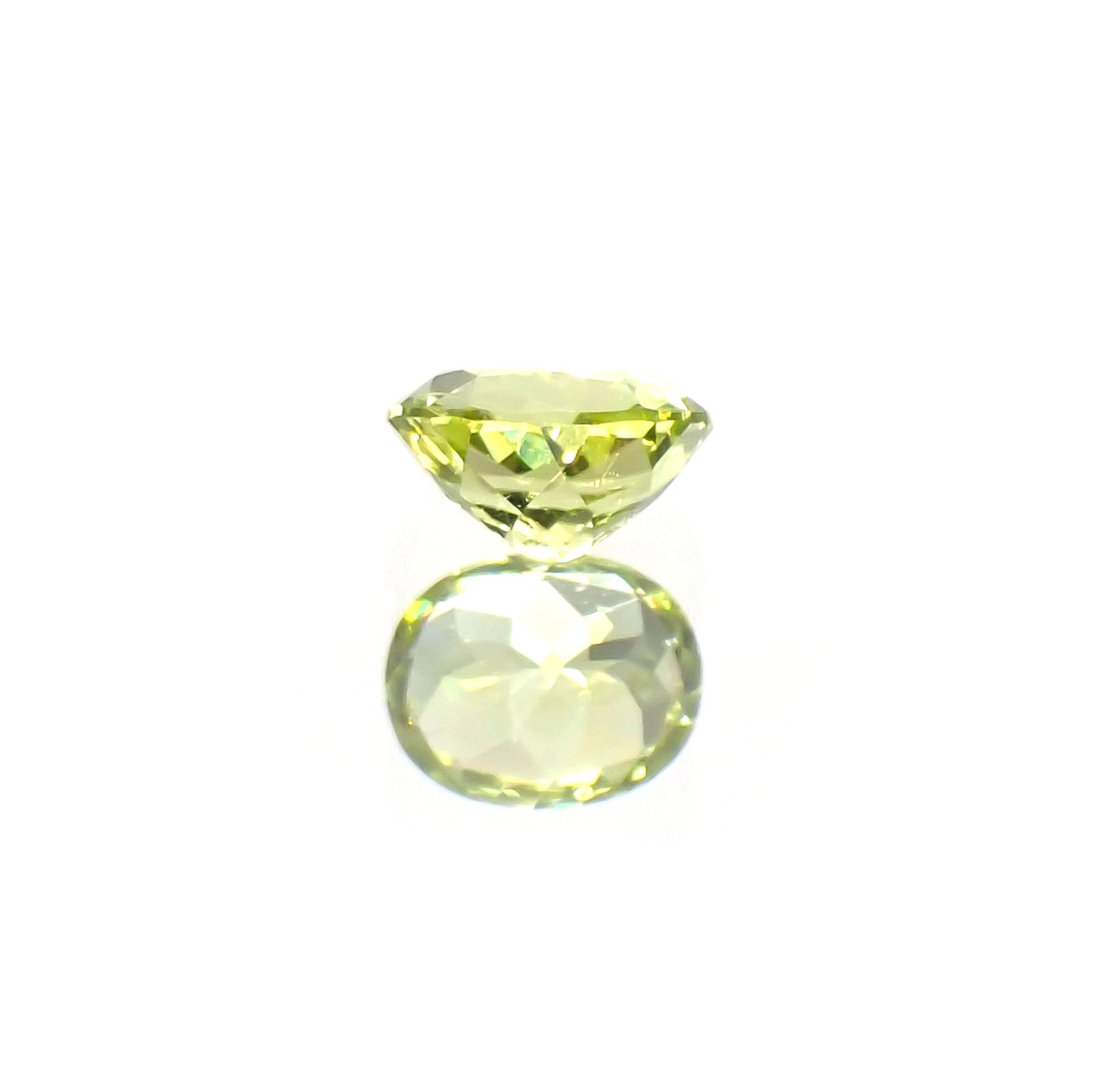 パラサイティックペリドット(宝石名ペリドット)採取地：ロシア 0.26ct 識別済[220616234]4.3x3.4mm前後