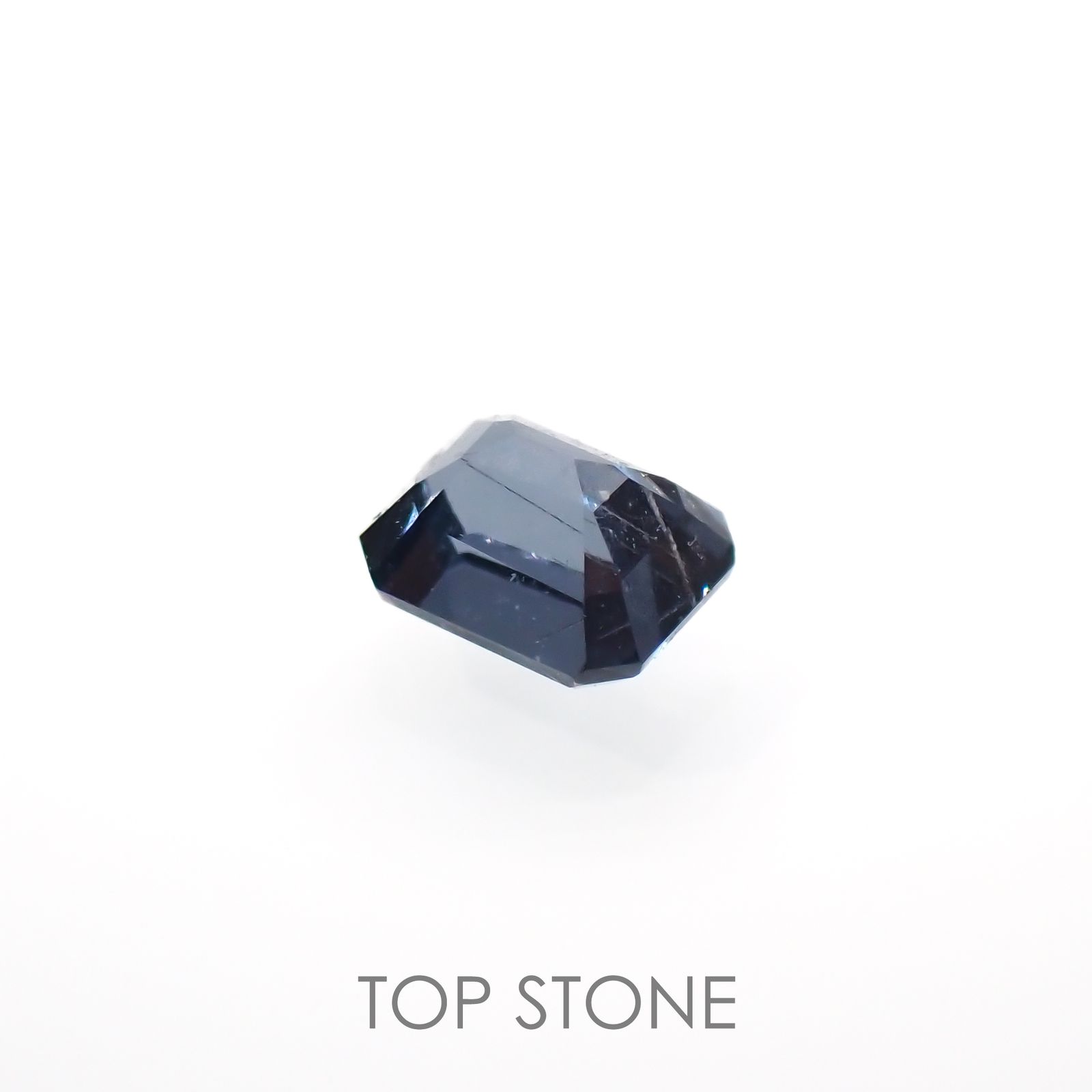 カラーチェンジガーネット アレキタイプ(宝石名ガーネット)マダガスカル・ベキリー産 0.12ct 識別済[220616537]2.8x2.3mm前後