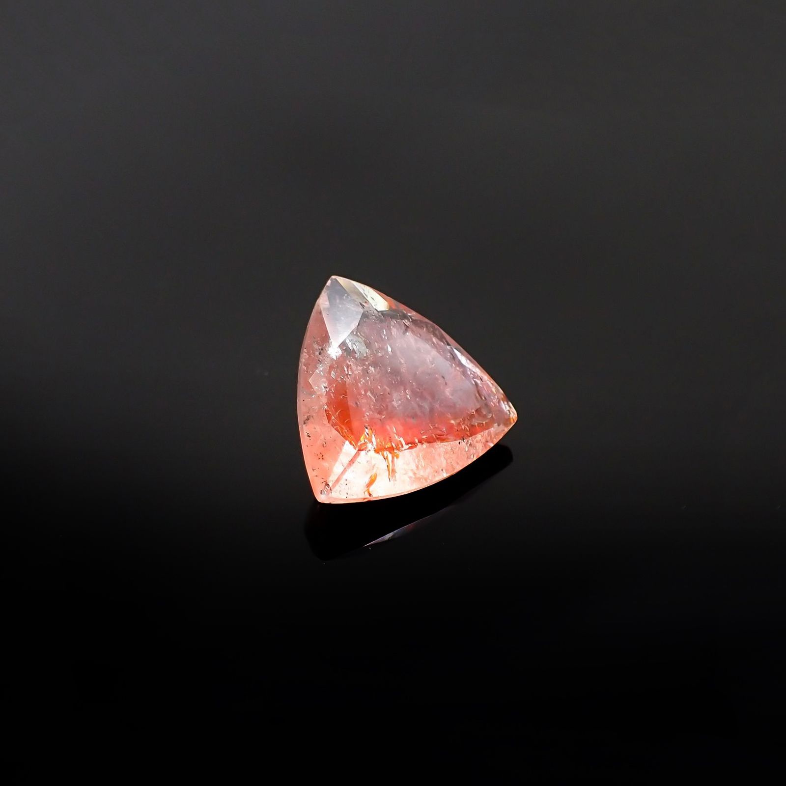 オーロラクォーツ ブラジル・ミナスジェライス産 7.99ct / 15.2x15.8mm前後 [220114370]