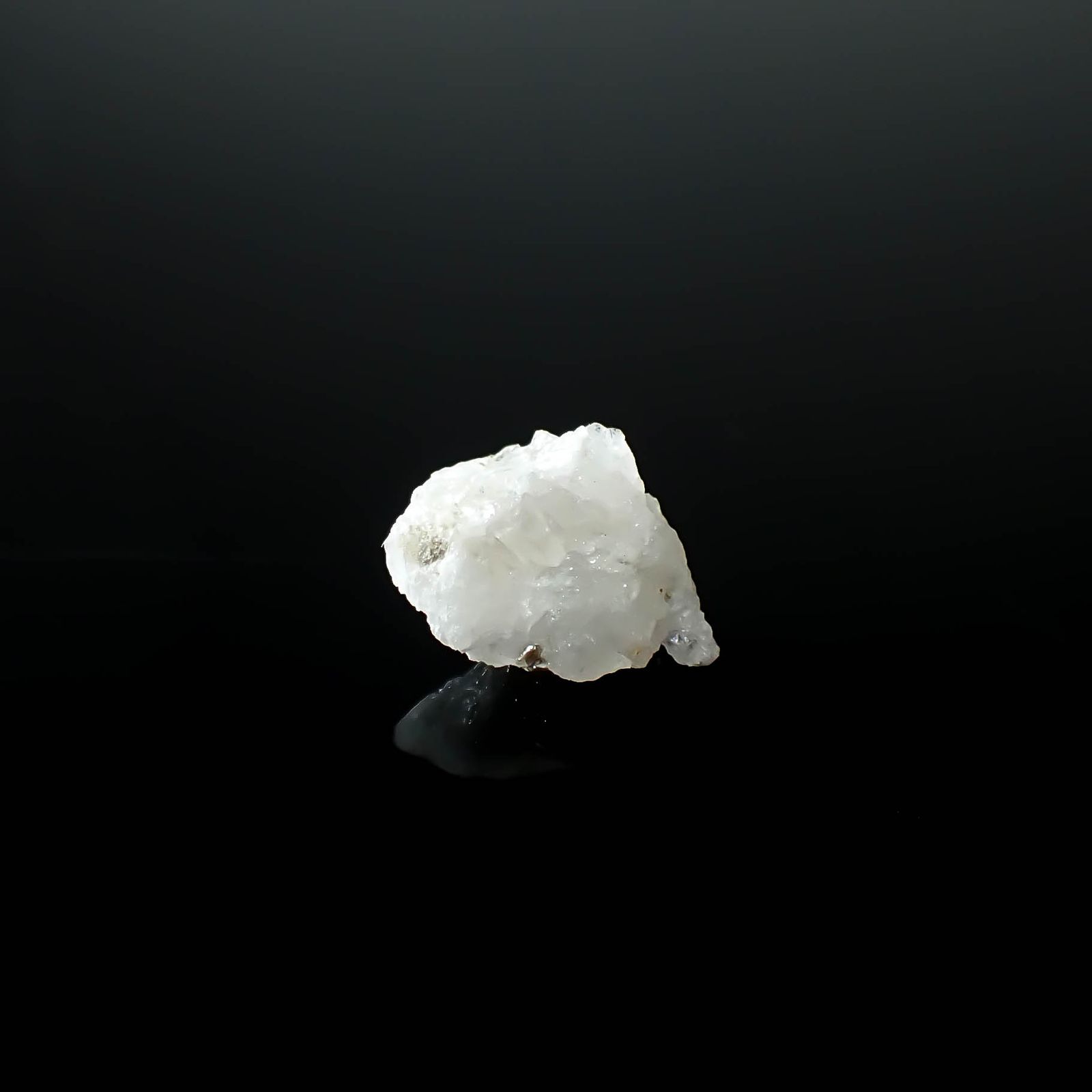 フェナカイト 原石 ロシア産 3.32ct [250730799]9.9x10.2mm前後