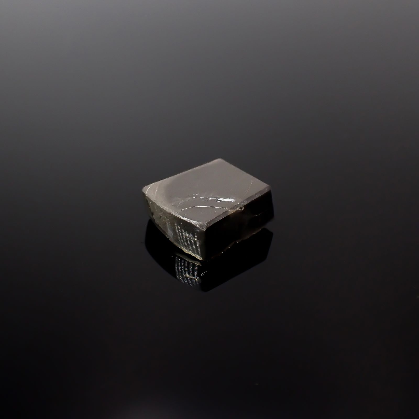 レインボーパイライト 原石 ロシア産 10.81ct[240527464]13.6x13mm前後