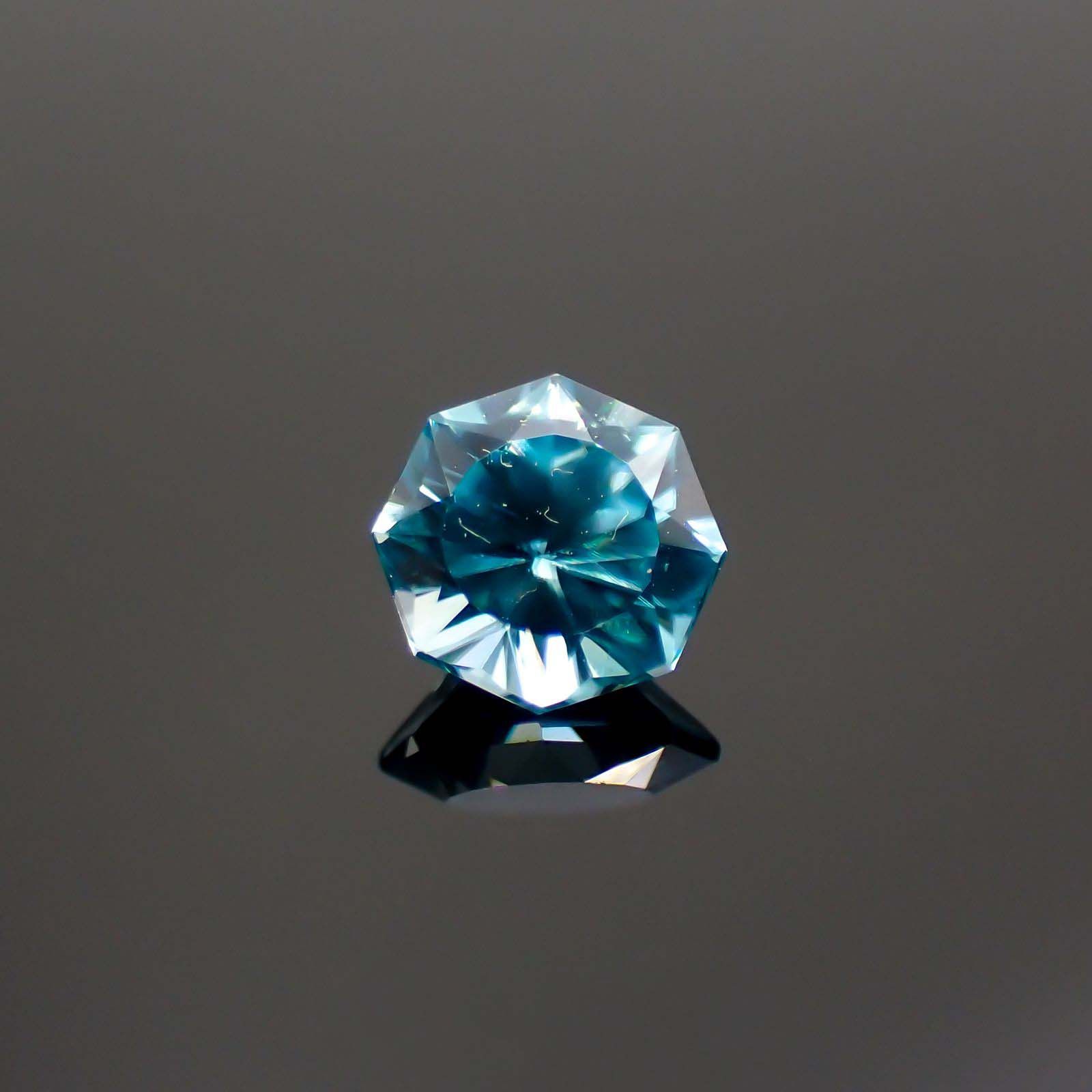◇オクタゴンカット◇ブルージルコン(宝石名ジルコン)カンボジア産 0.79ct 識別済[220113998]5x5mm前後