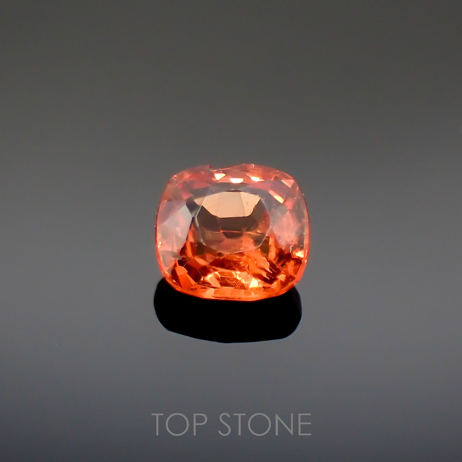 オレンジスピネル(宝石名スピネル)ビルマ/マダガスカル産 0.85ct 識別済[220817510]5.8x5.6mm前後