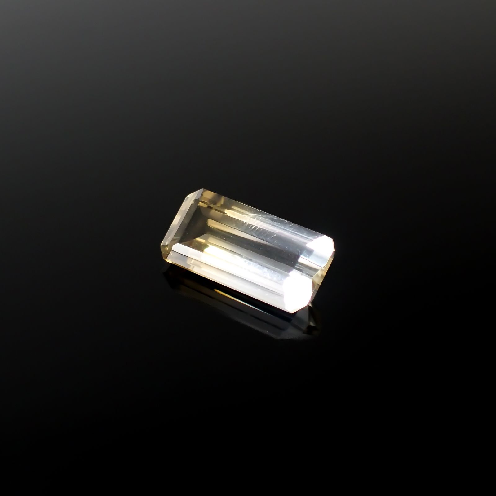 バイカラーシトリン ブラジル・ミナスジェライス州産 4.76ct[240326453]15x7.3mm前後