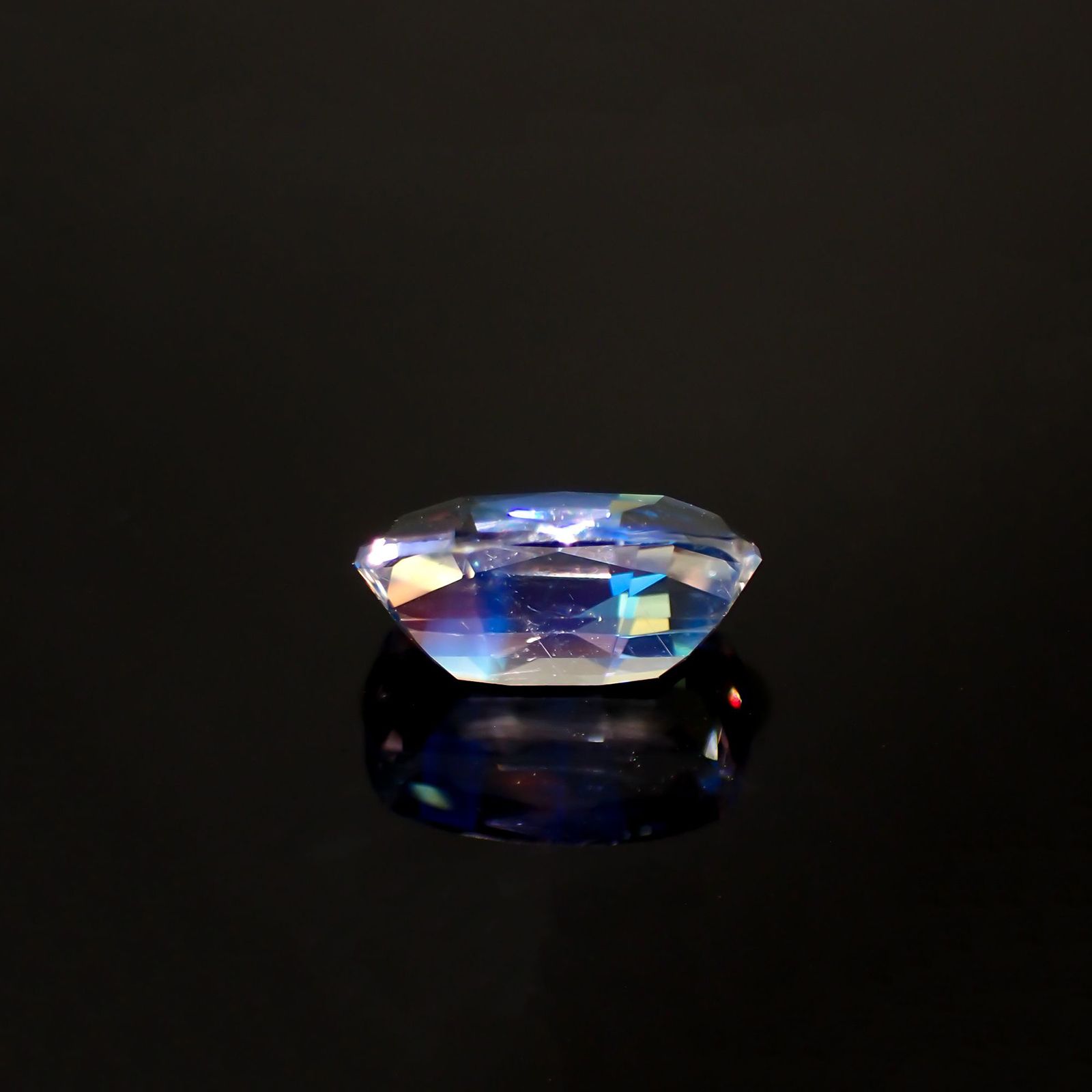 レインボームーンストーン(宝石名ラブラドライト) マダガスカル産 1.268ct ソ付(彩珠)[210712182]8.7×5.6mm前後