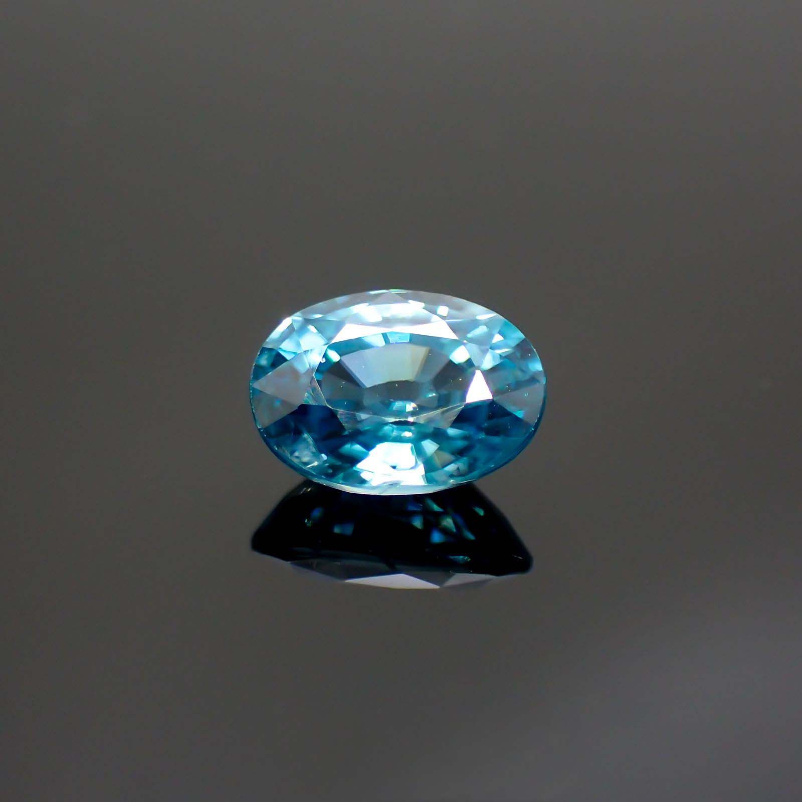 ブルージルコン(宝石名ジルコン)カンボジア産 1.82ct 識別済[220113992]7.7x5.9mm前後