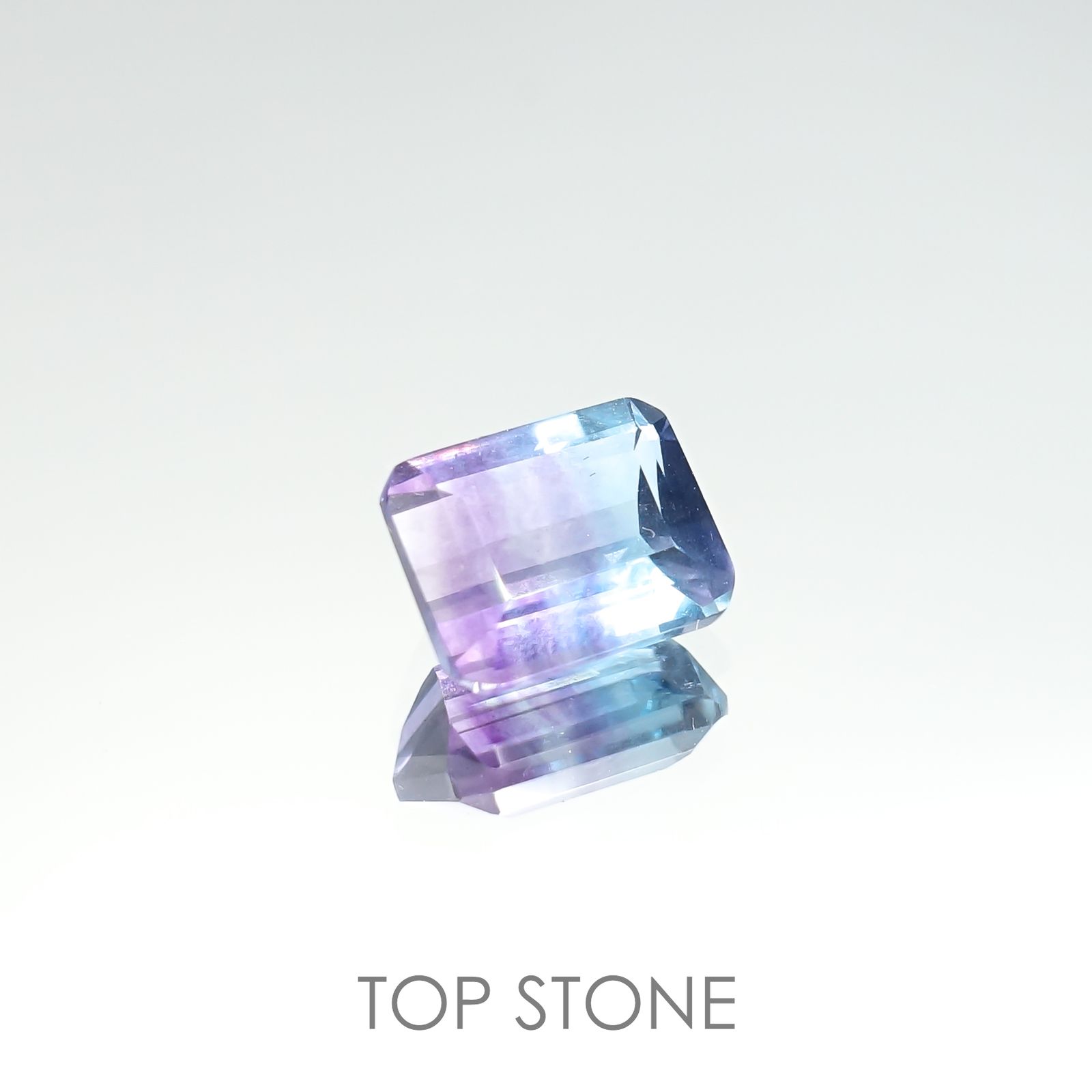 パーティカラーフローライト(宝石名フルオライト)ブラジル産 2.75ct 識別済[220115087]8.9x7mm前後