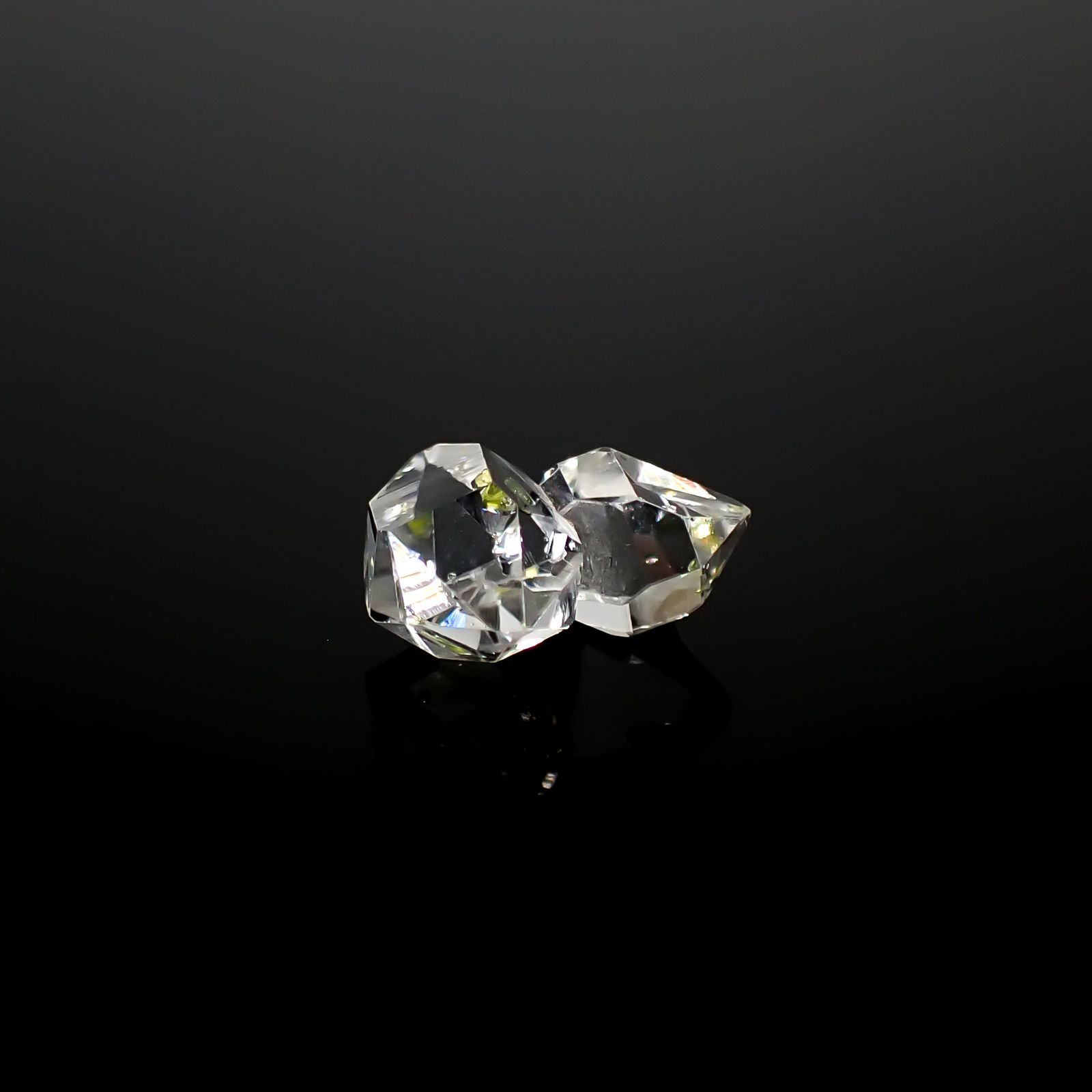 オイルインクォーツ原石 パキスタン産 2.28ct[240828665]11.2x8.8mm前後