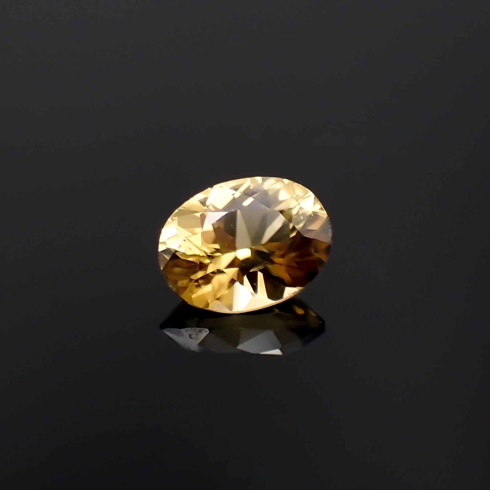 シンハライト(宝石名シンハライト)スリランカ産 識別済 1.19ct / 7.4x5.6mm前後 [260419706]