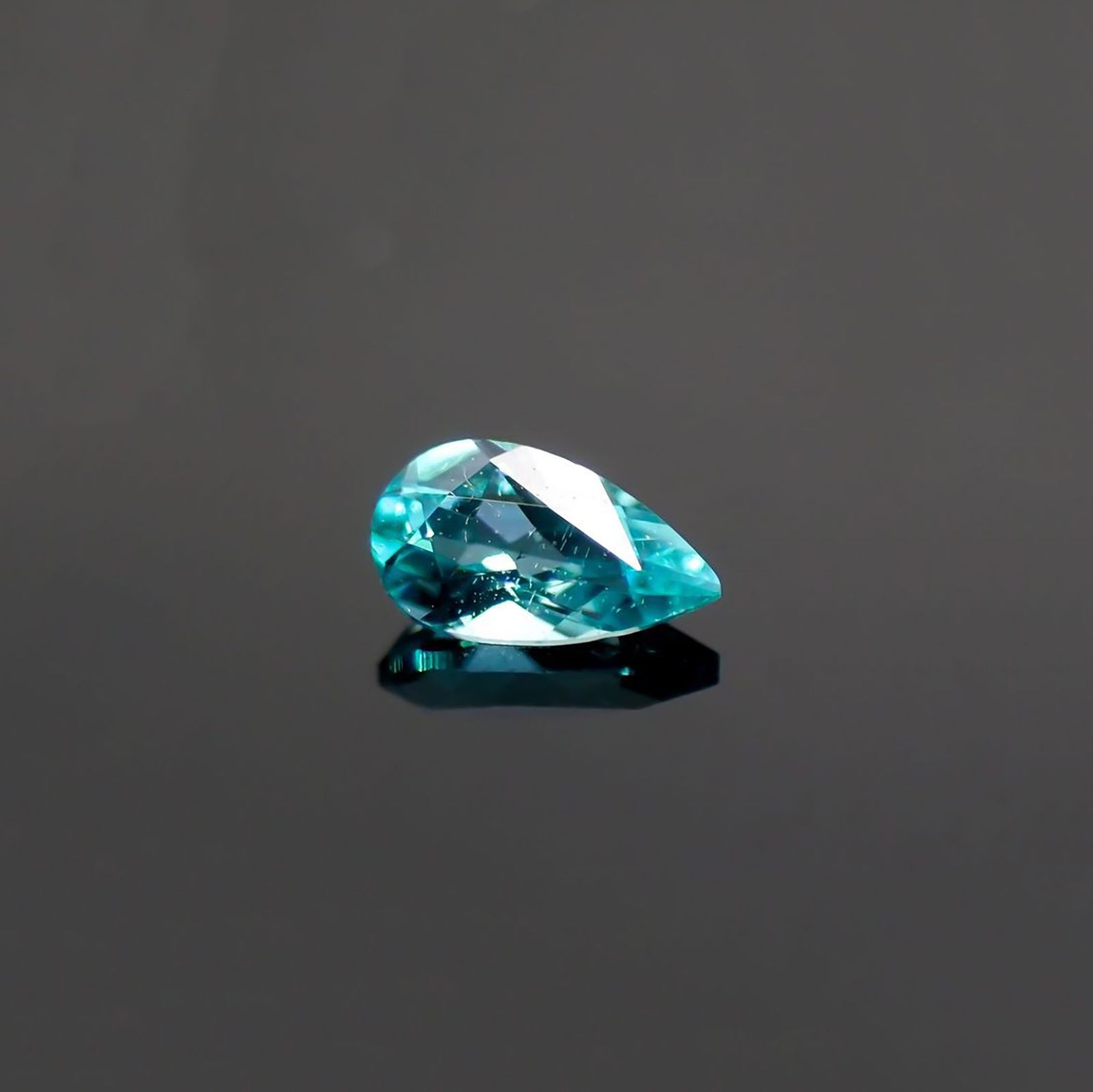 パライバトルマリン(宝石名トルマリン/別名パライバ・トルマリン) ブラジル産 識別済 0.066ct / ]3.6×2.1mm前後 [210712151