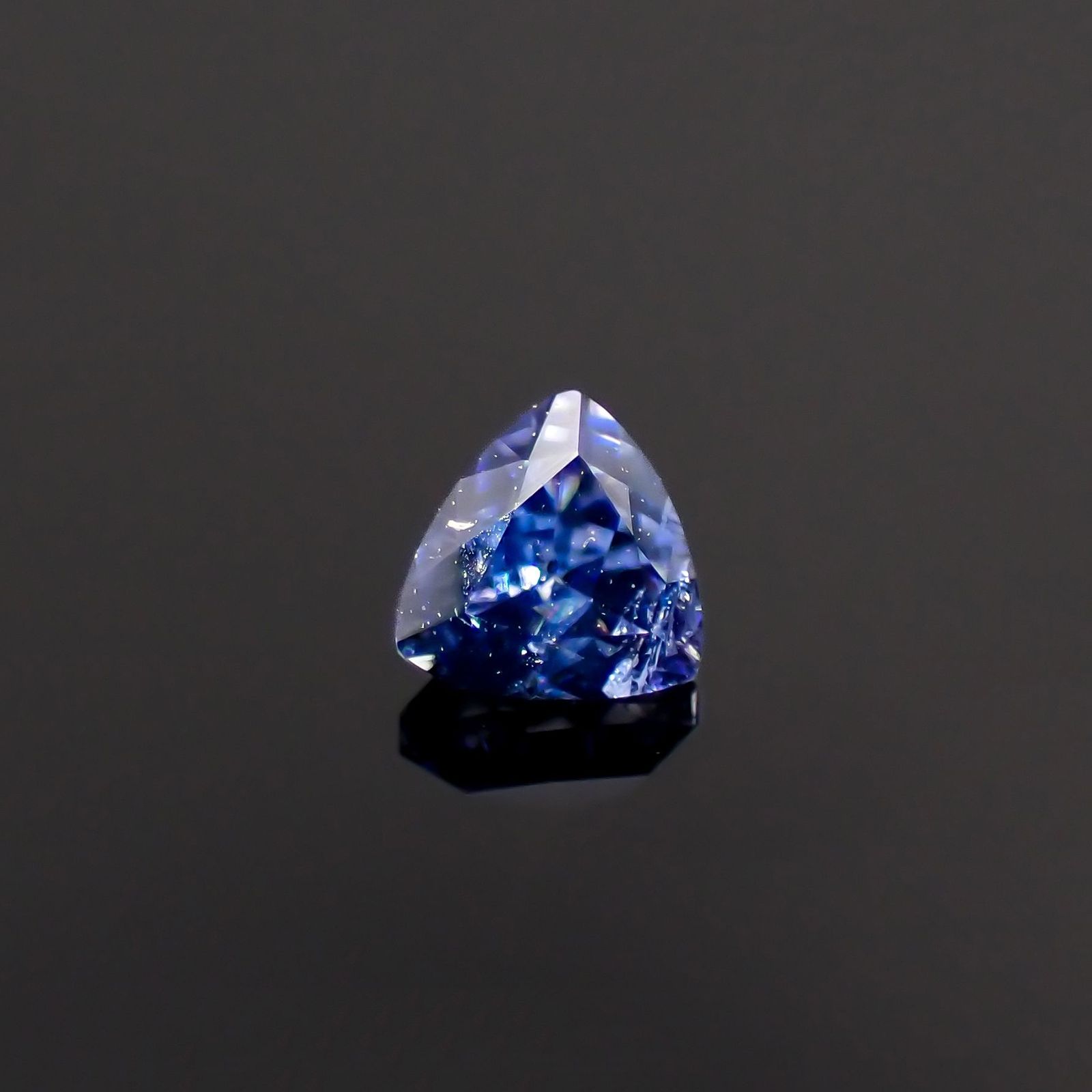 ベニトアイト アメリカ・カリフォルニア州産 0.071ct / 2.4x2.5mm前後 [260523212]