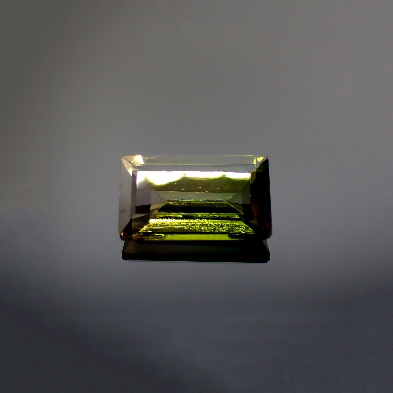 パーティカラートルマリン(宝石名パーティカラード・トルマリン)ブラジル産 1.437ct ソ付(彩珠)[231124213]9.2x5.3mm前後