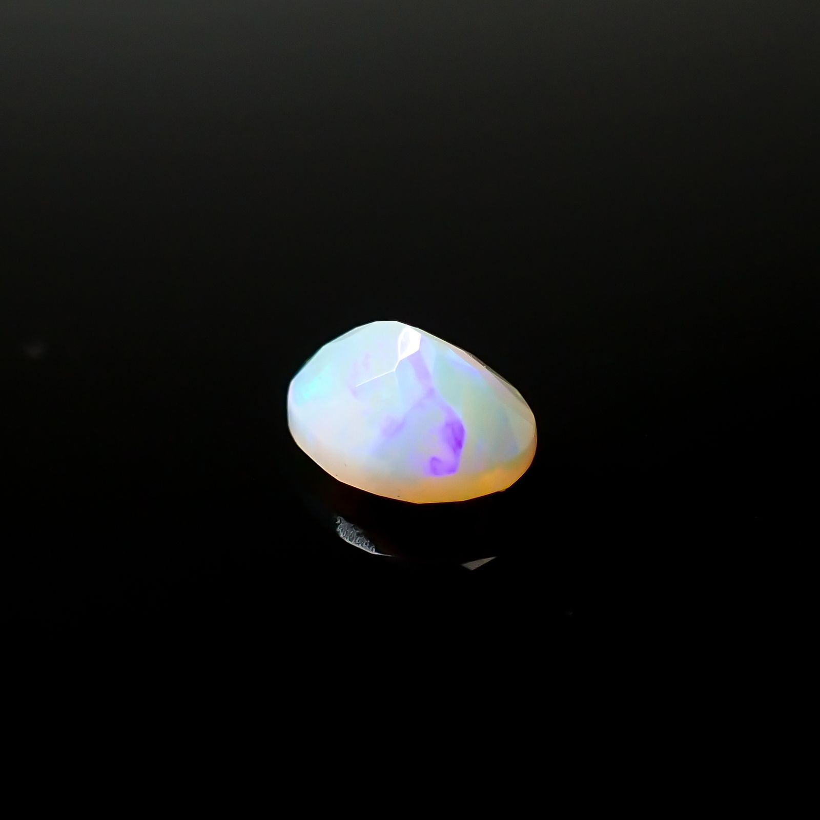 エチオピアオパール エチオピア産 0.76ct[240125325]8.1x6.2mm前後
