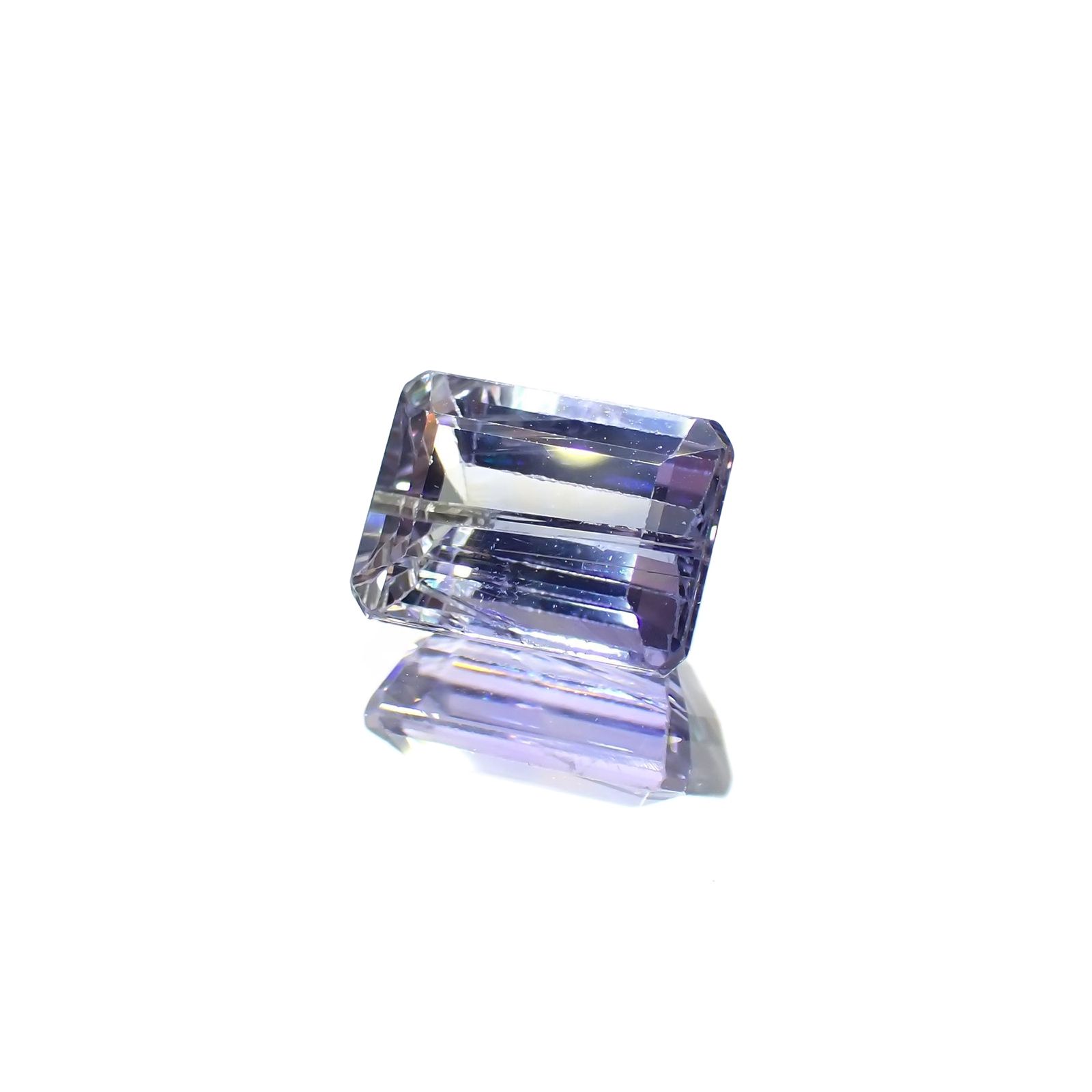 バイカラータンザナイト(宝石名タンザナイト) タンザニア産 ソ付(彩珠) 2.447ct / 8.5x6.3mm前後 [210410778]