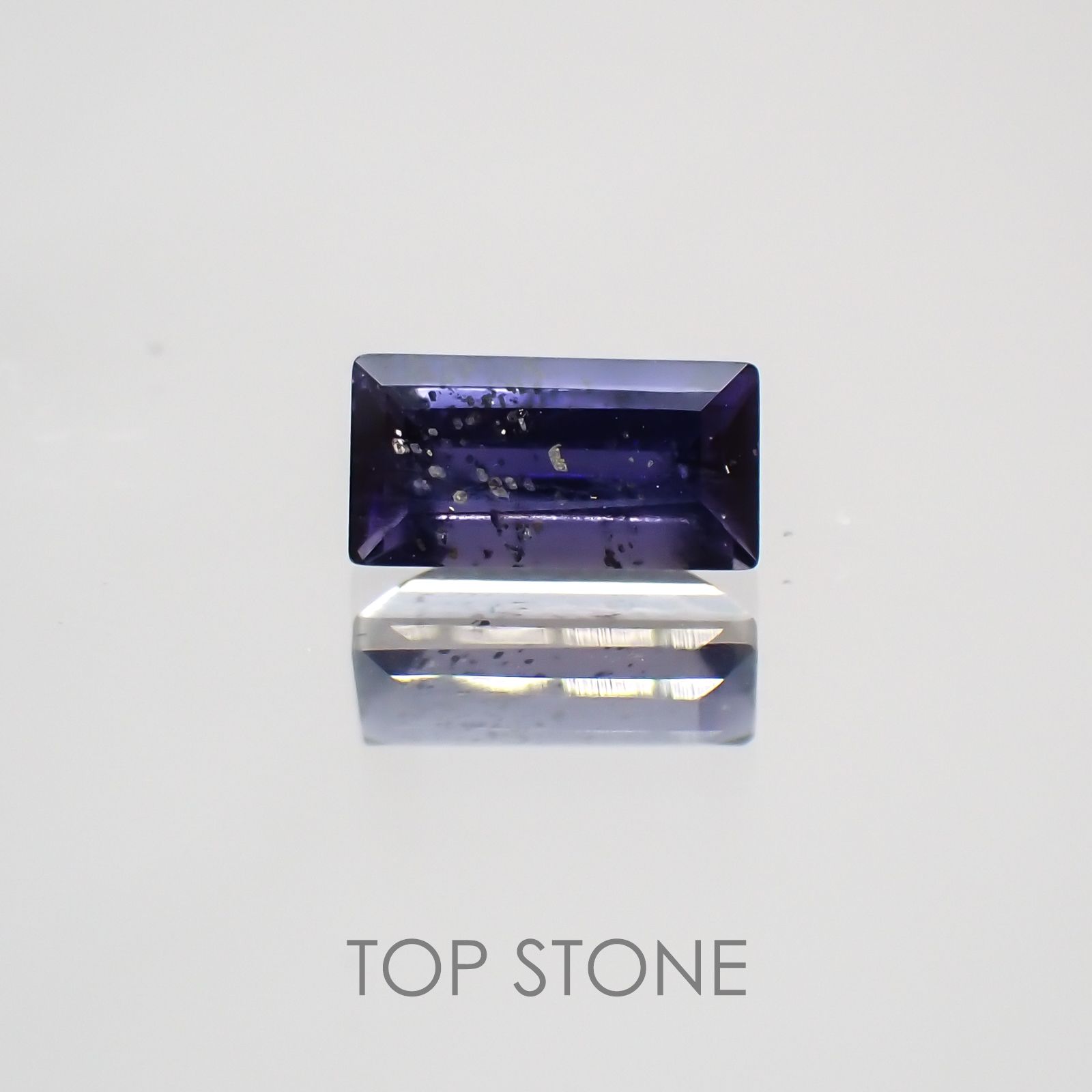 アイオライトサンストーン ブラジル・インド産 ルース 0.38ct[210310442]6.1×3mm前後