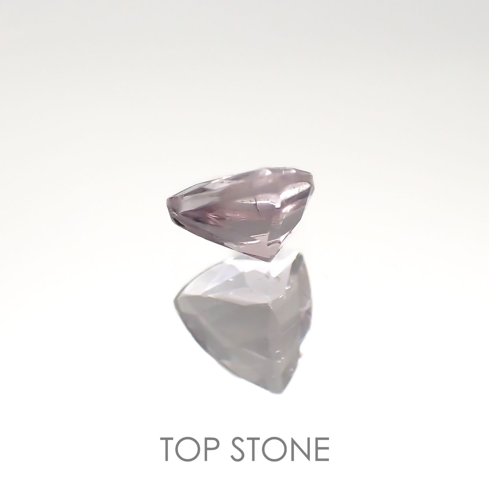 フローライト フルオレッセンス イギリス・ロジャリー鉱山産 0.62ct[220716929]5.7x5.6mm前後