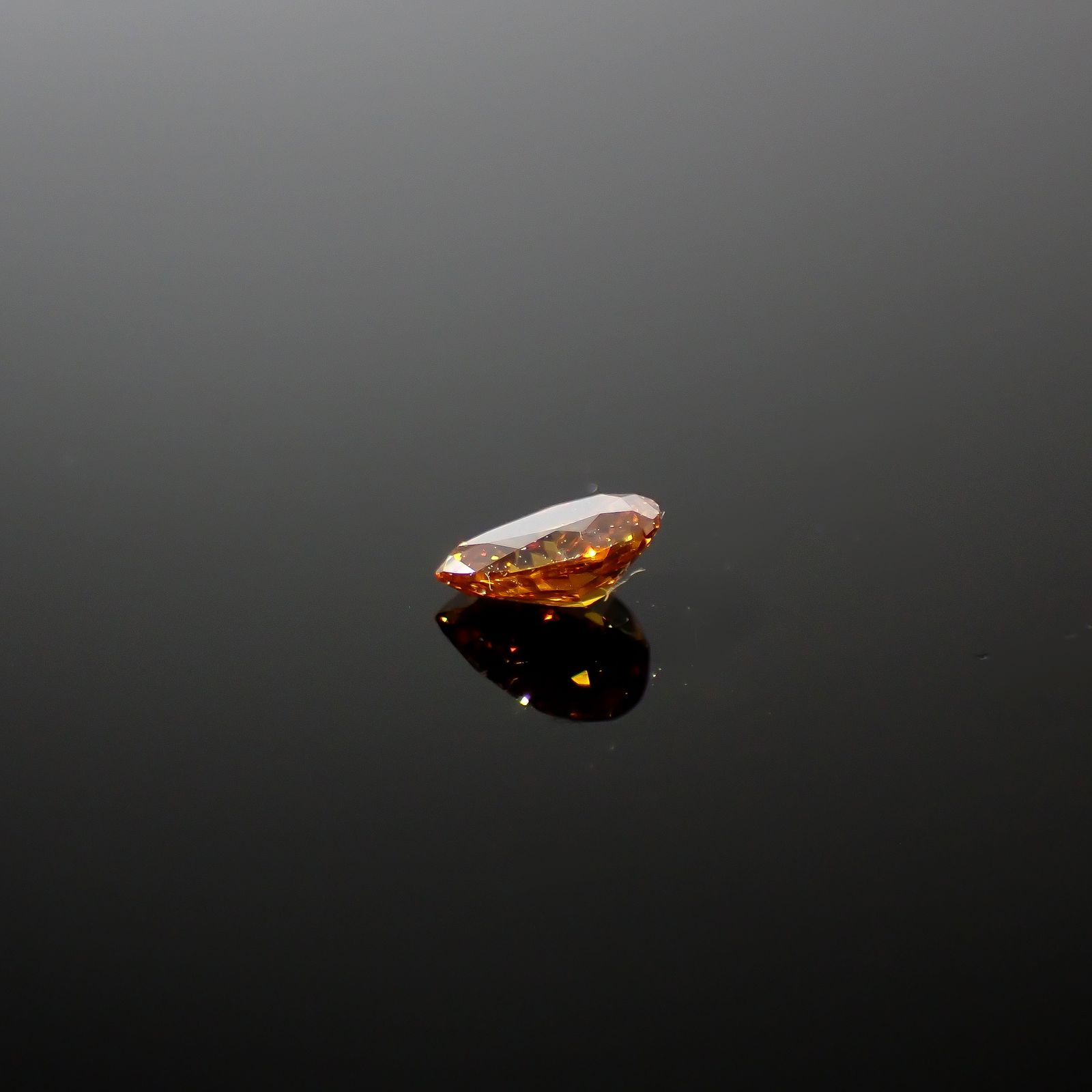 オレンジダイヤモンド(宝石名ダイアモンド SI-1/FANCY DEEP YELLOW ORANGE) 0.147ct ソ付(CGL)[240427043]4.04x2.97mm前後